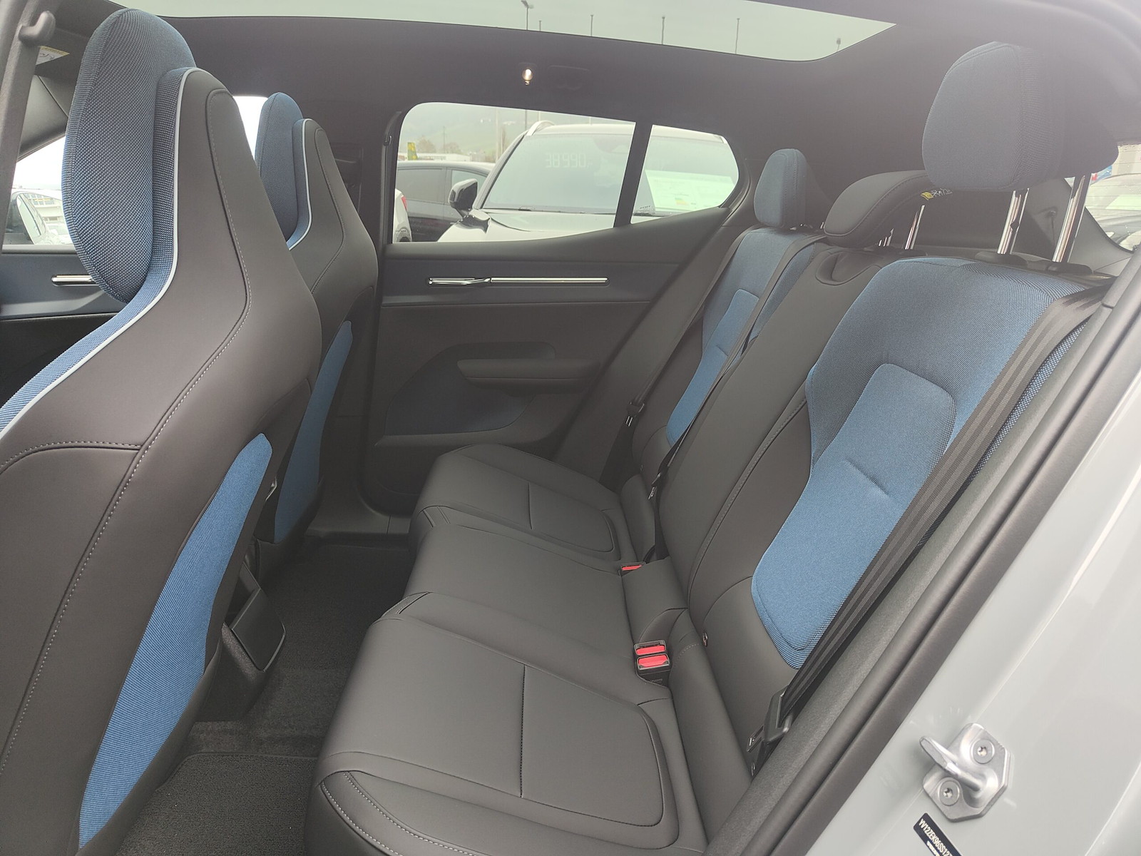 VOLVO EX 30 E60 Twin Ultra Performance Sw. Black Ed. AWD-image-12