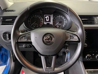 SKODA Octavia Combi 1.6 TDI Ambition-image-9