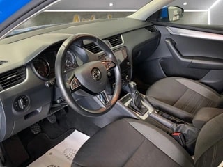 SKODA Octavia Combi 1.6 TDI Ambition-image-14