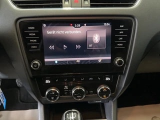 SKODA Octavia Combi 1.6 TDI Ambition-image-8