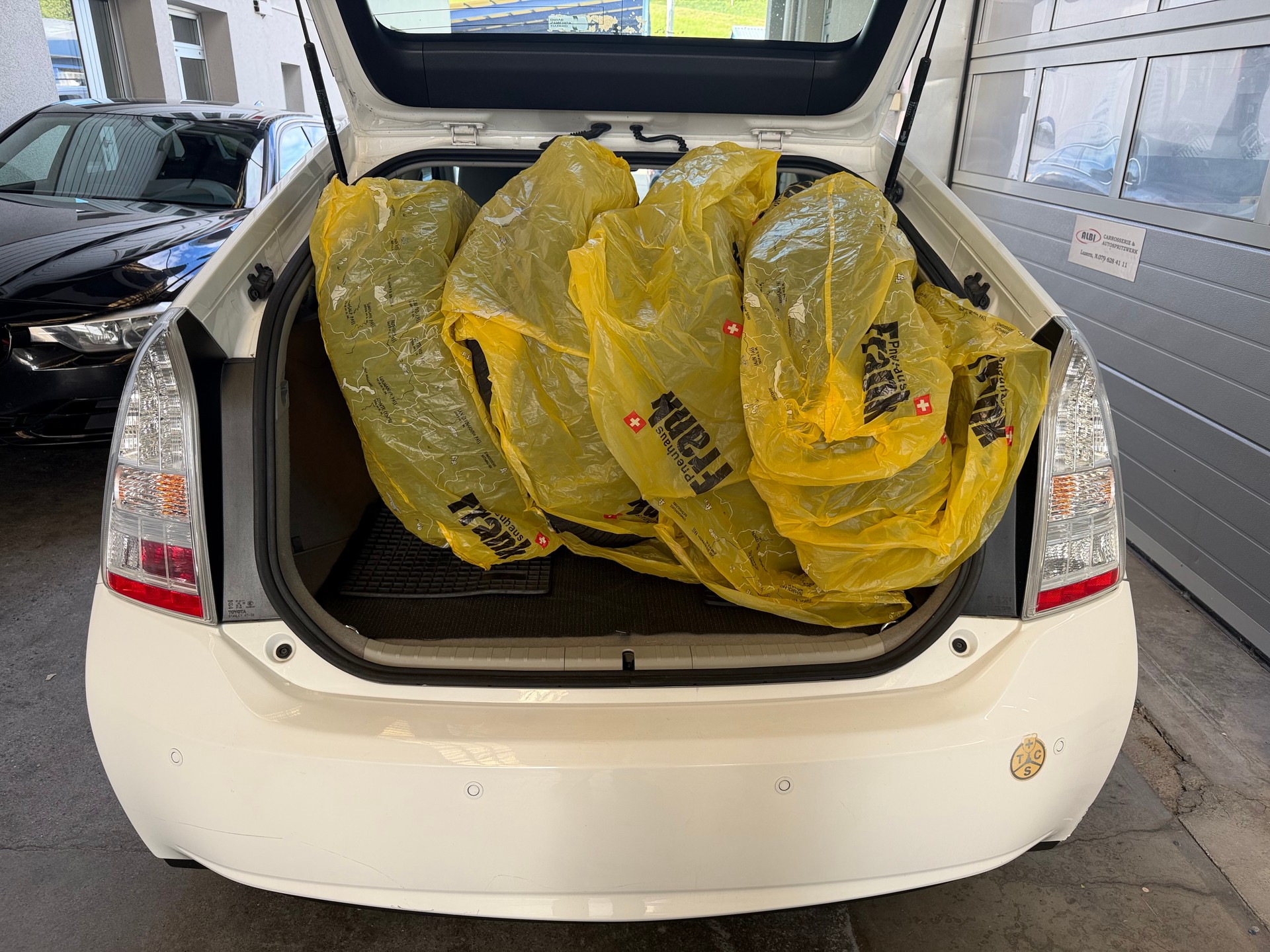 TOYOTA Prius 1.8 16V HSD Luna-image-14
