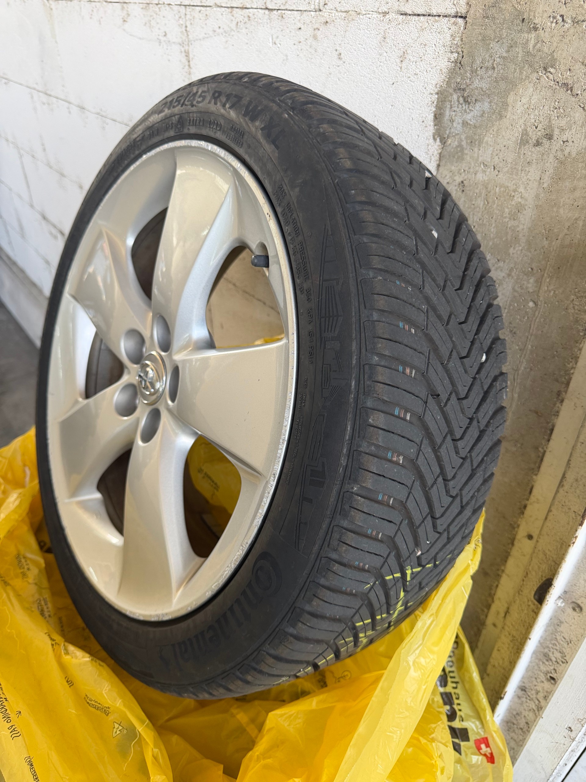 TOYOTA Prius 1.8 16V HSD Luna-image-13