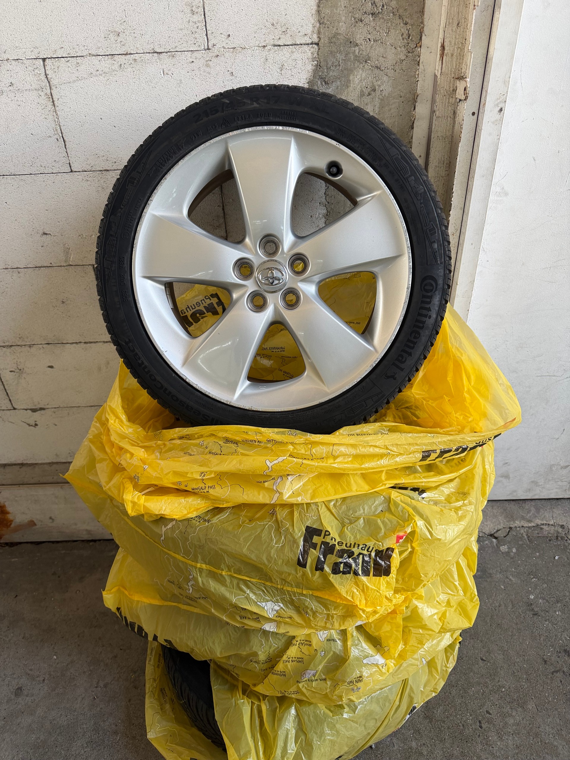 TOYOTA Prius 1.8 16V HSD Luna-image-12