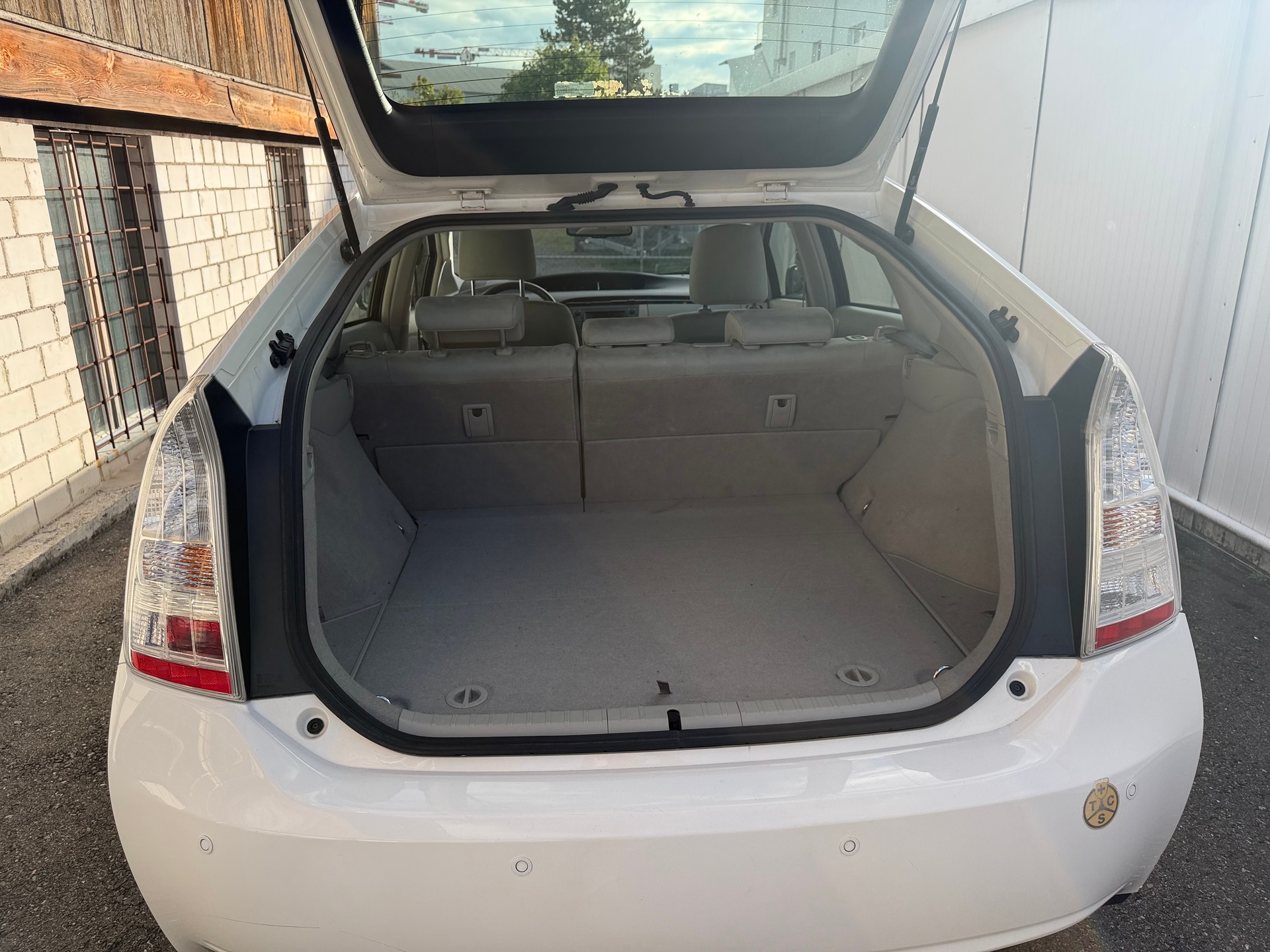TOYOTA Prius 1.8 16V HSD Luna-image-8