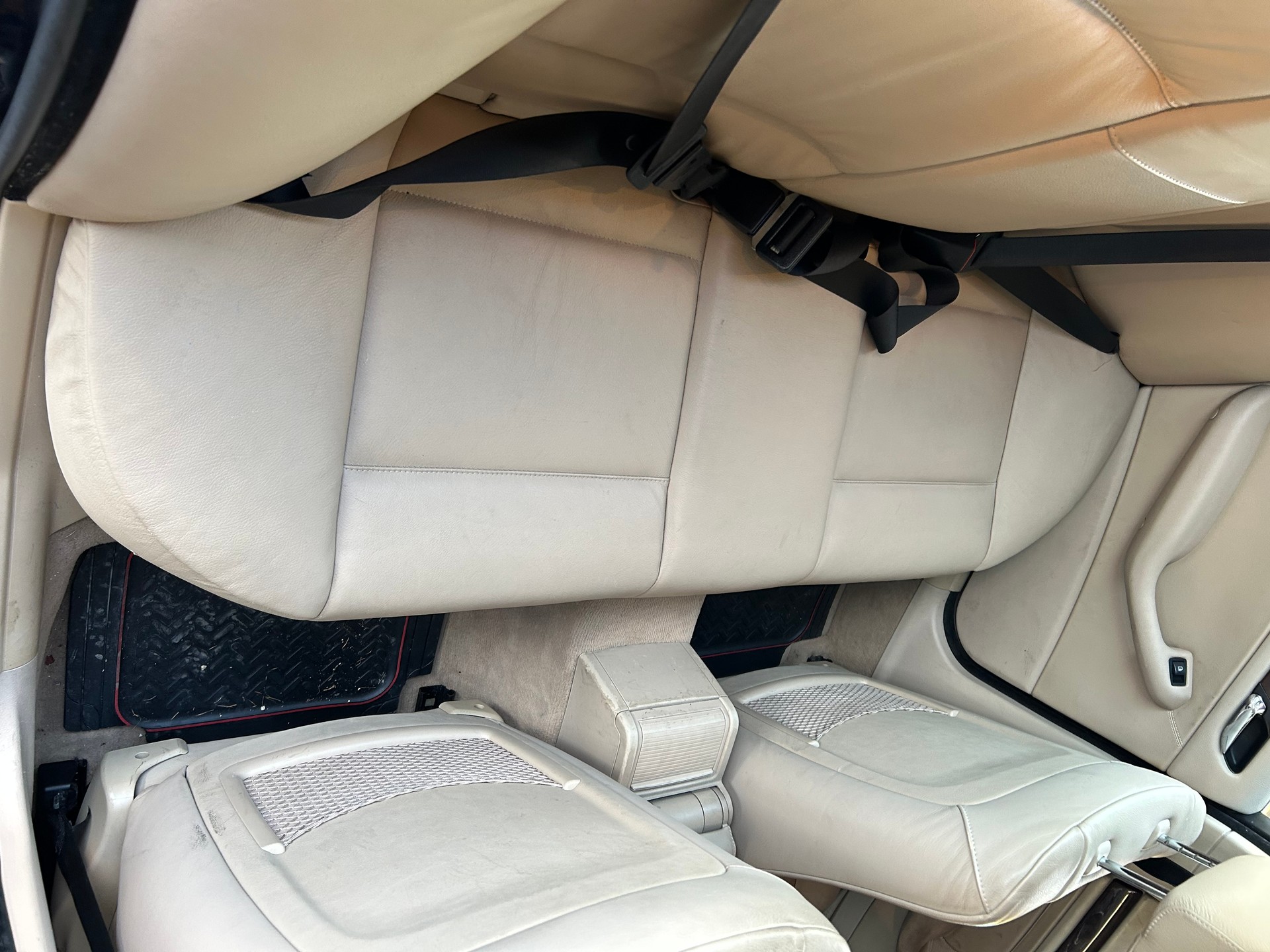 BMW 325xi-image-5