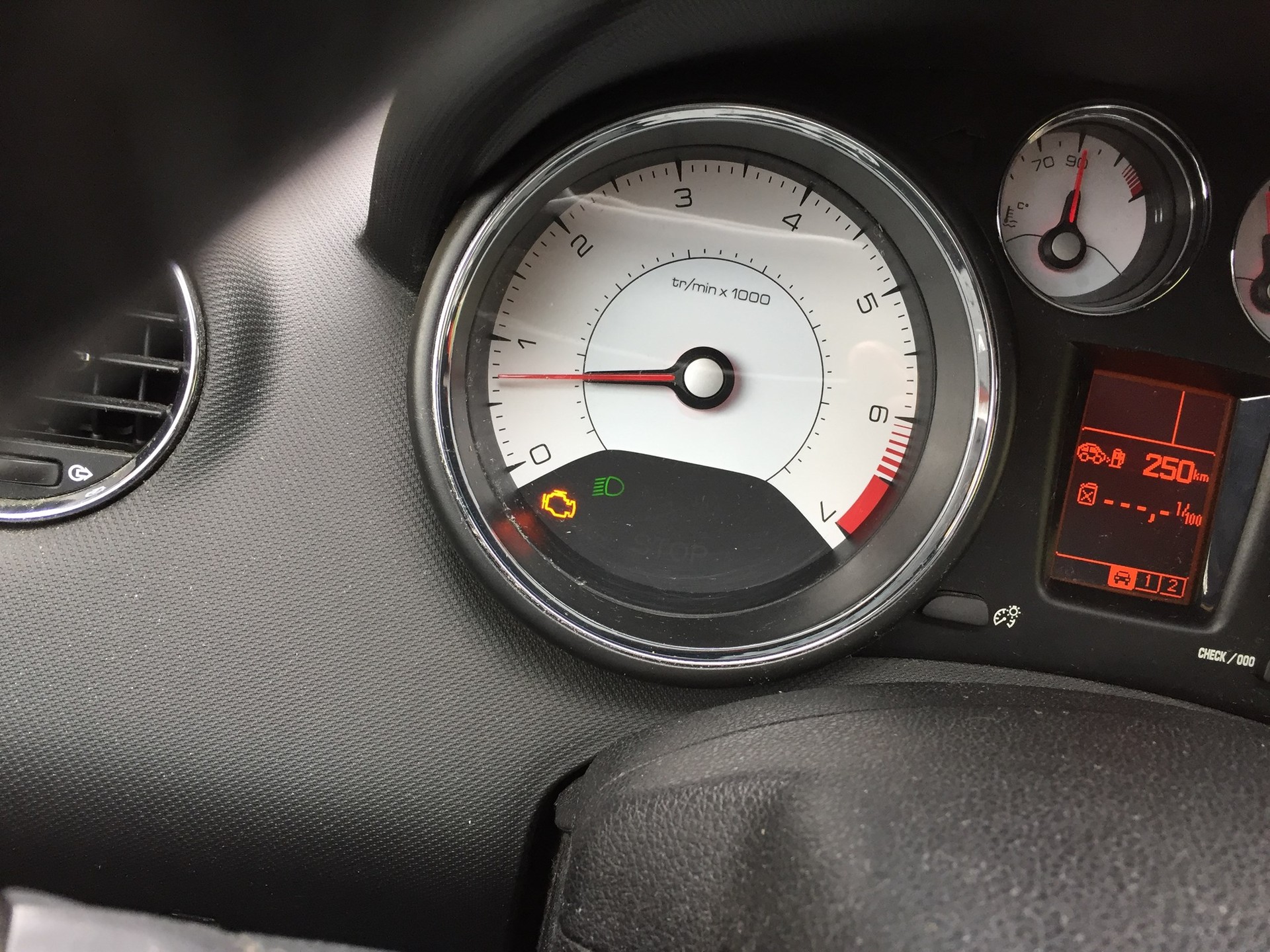 PEUGEOT 308 CC 1.6 16V VTi Access-image-9