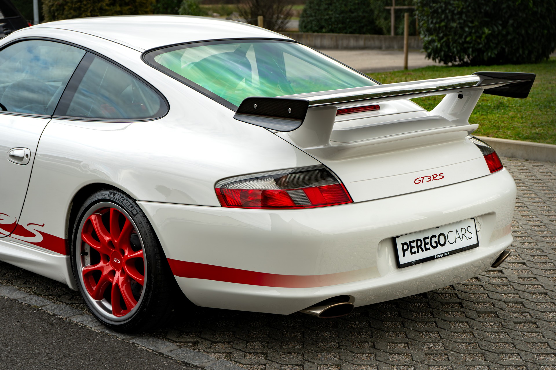 PORSCHE 911 GT3 RS-image-7