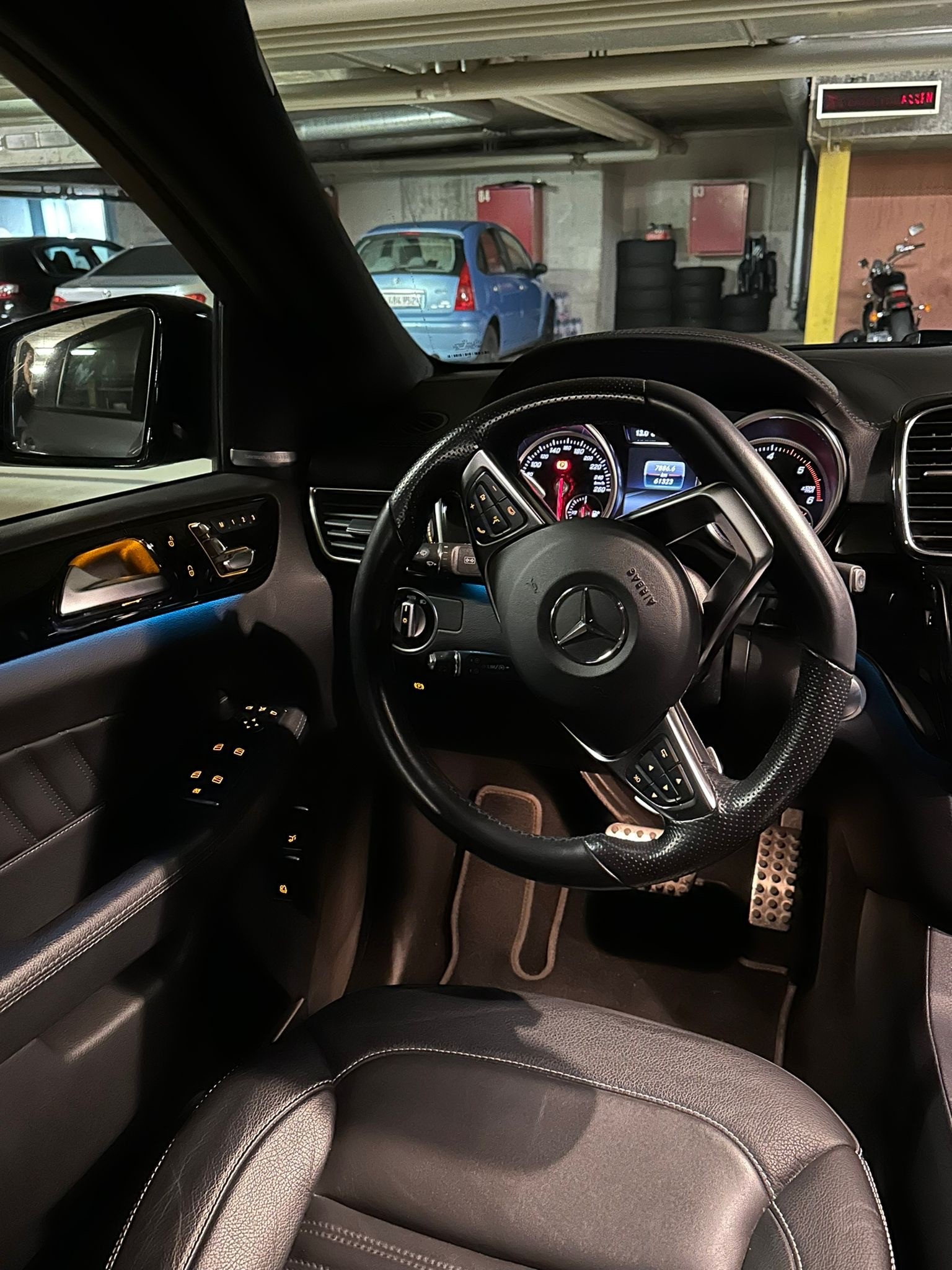 MERCEDES-BENZ GLE Coupé 350 d OrangeArt Edition 4Matic 9G-Tronic-image-4