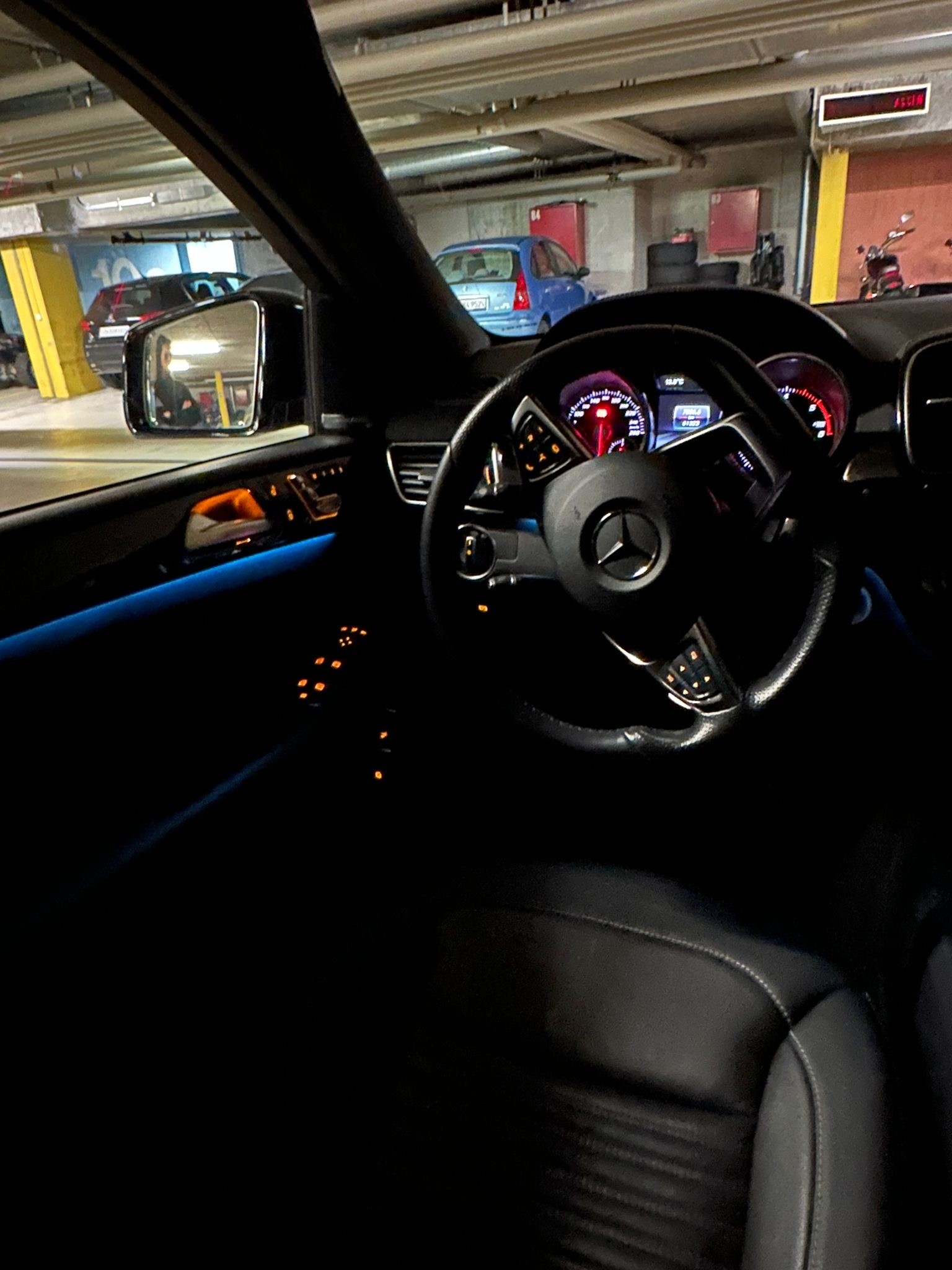 MERCEDES-BENZ GLE Coupé 350 d OrangeArt Edition 4Matic 9G-Tronic-image-6