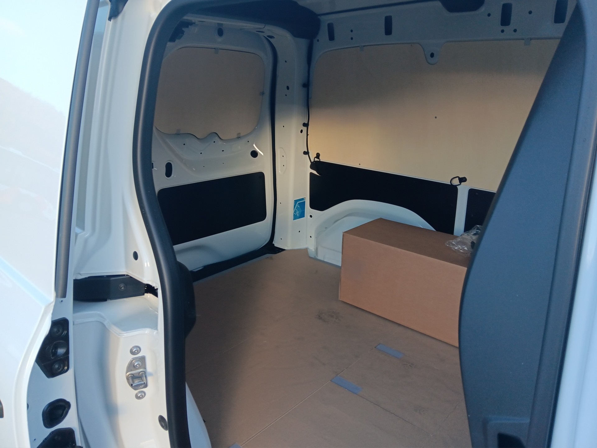 MERCEDES-BENZ eCitan eWorker 2716mm S-image-12