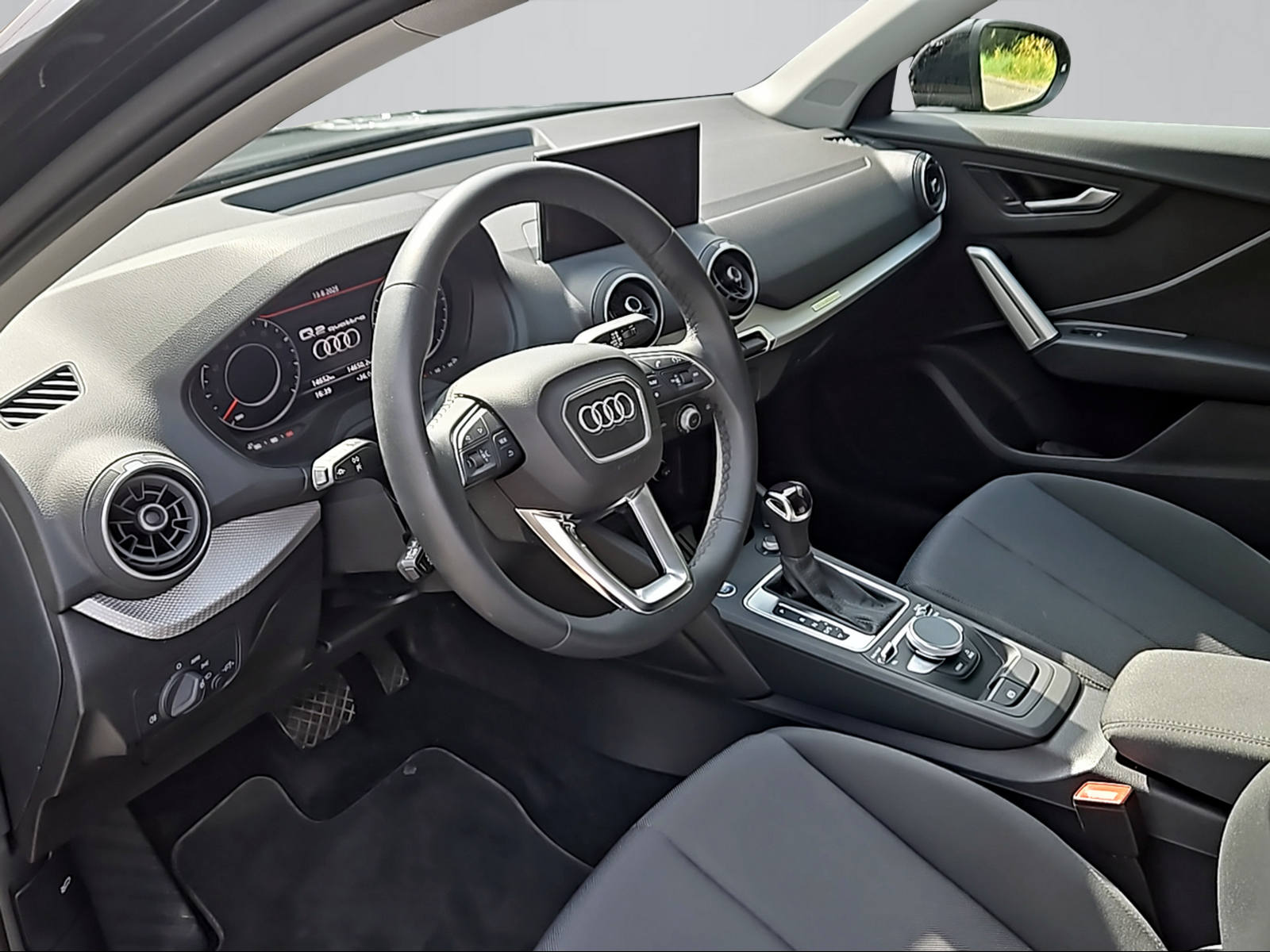 AUDI Q2 40 TFSI Attraction quattro S-tronic-image-5