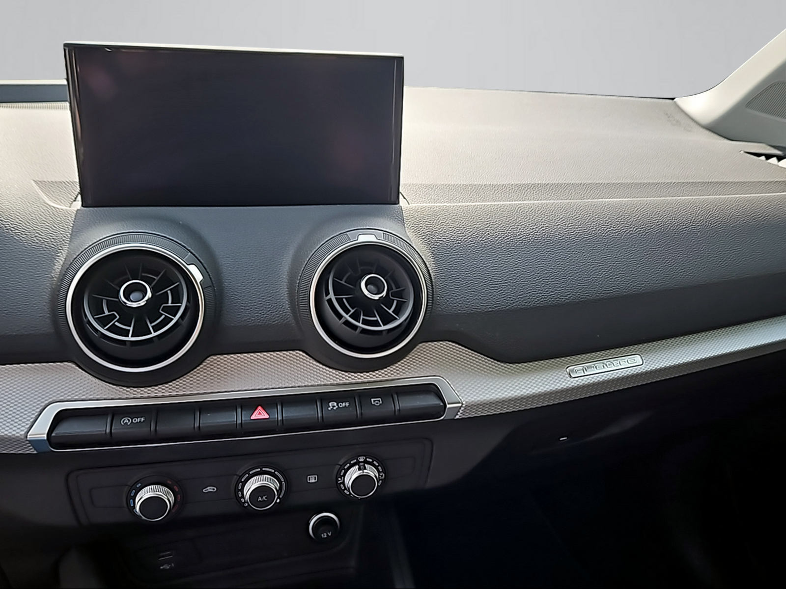 AUDI Q2 40 TFSI Attraction quattro S-tronic-image-6