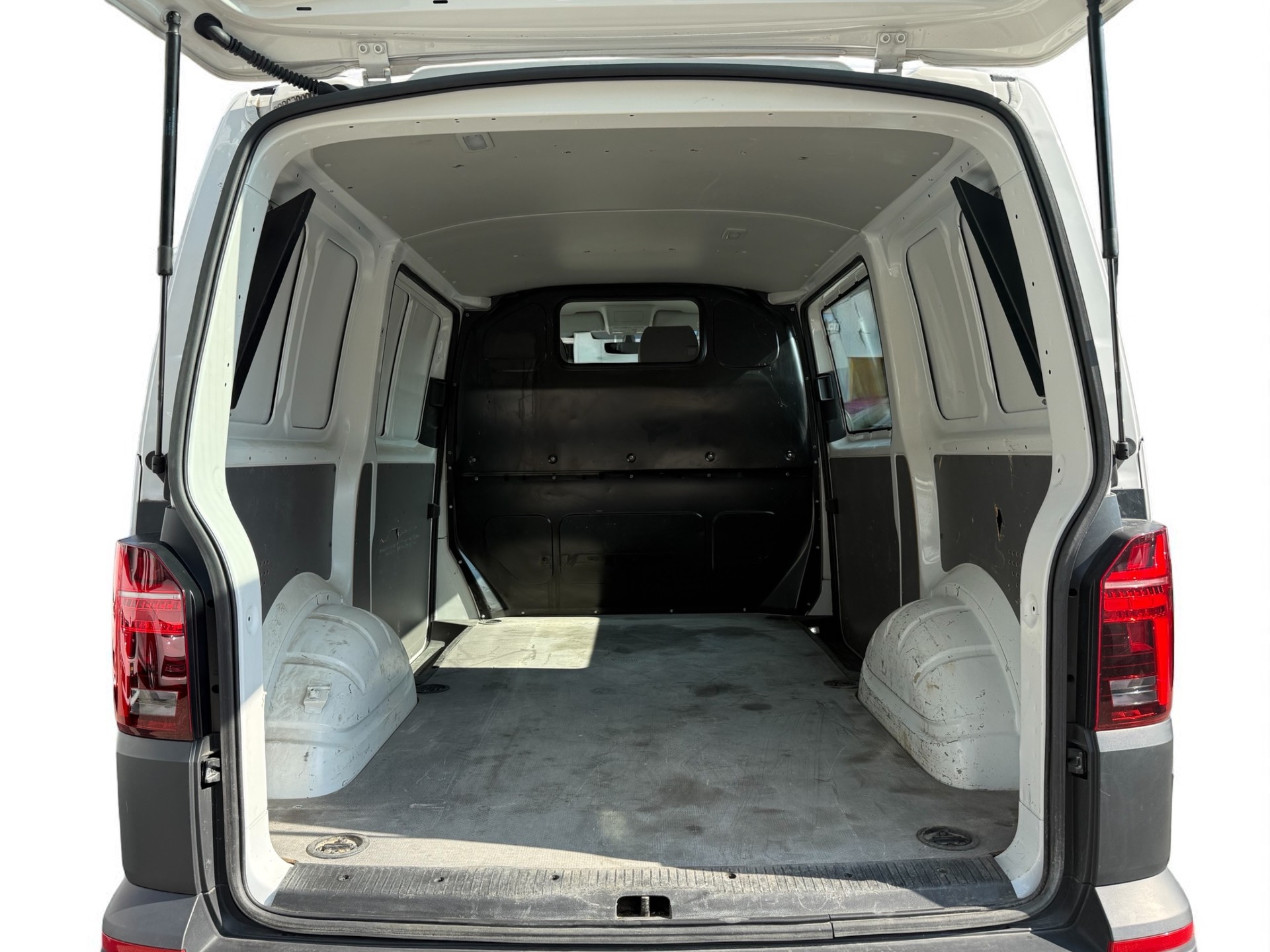 VW T6.1 2.0 TDI-image-5