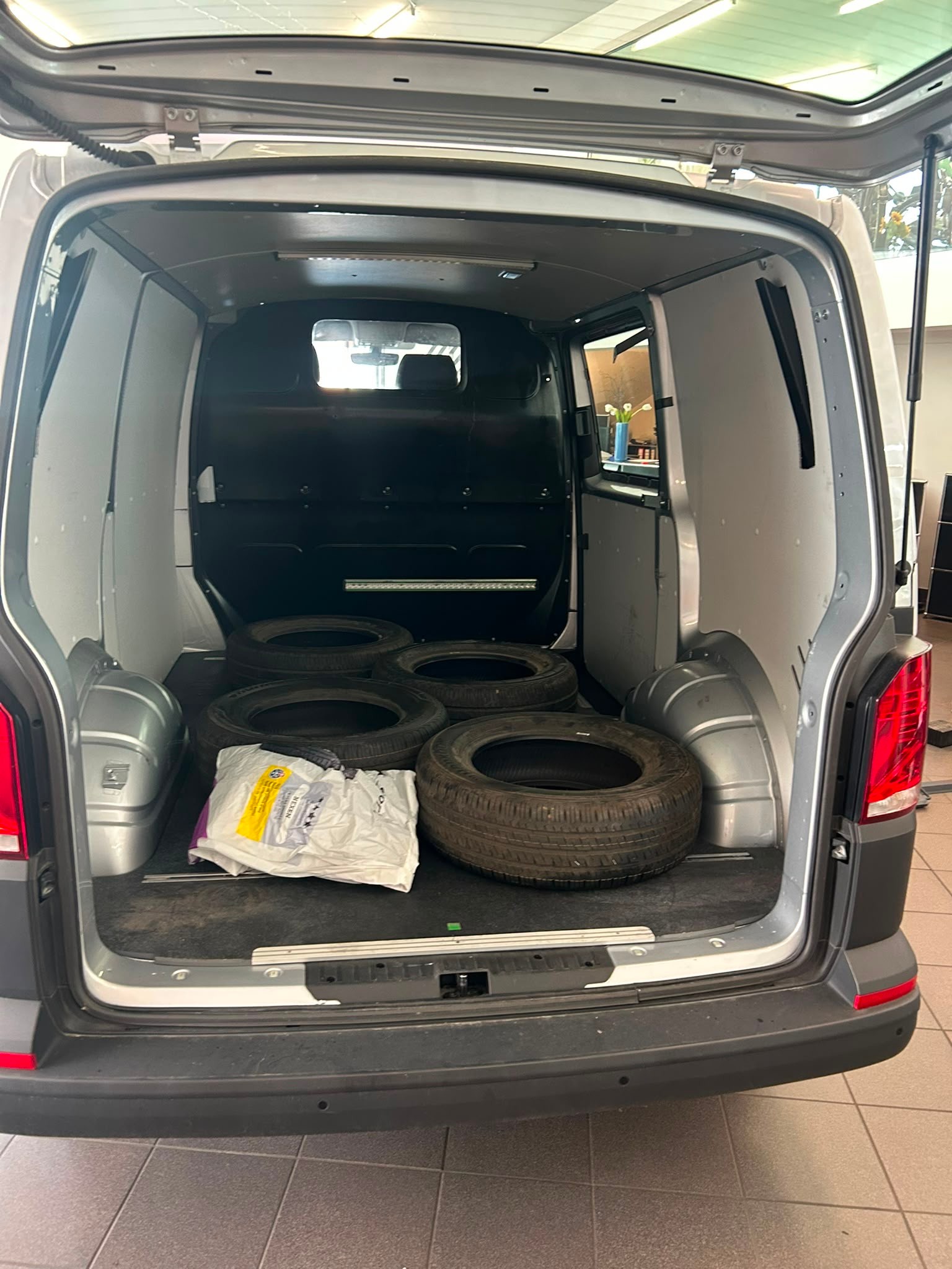 VW T6.1 2.0 TDI-image-11