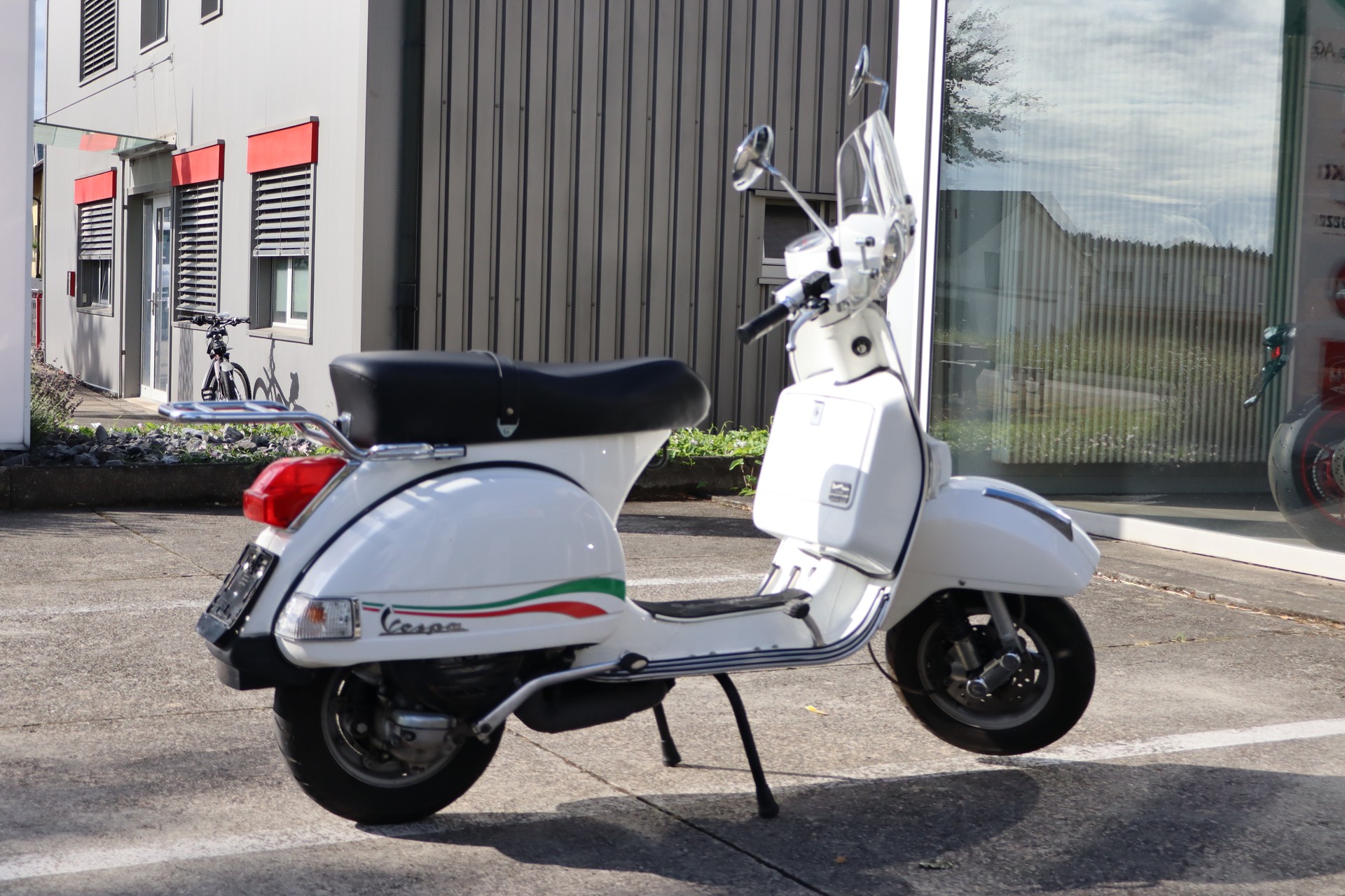 PIAGGIO Vespa PX 150-showroom-element-2