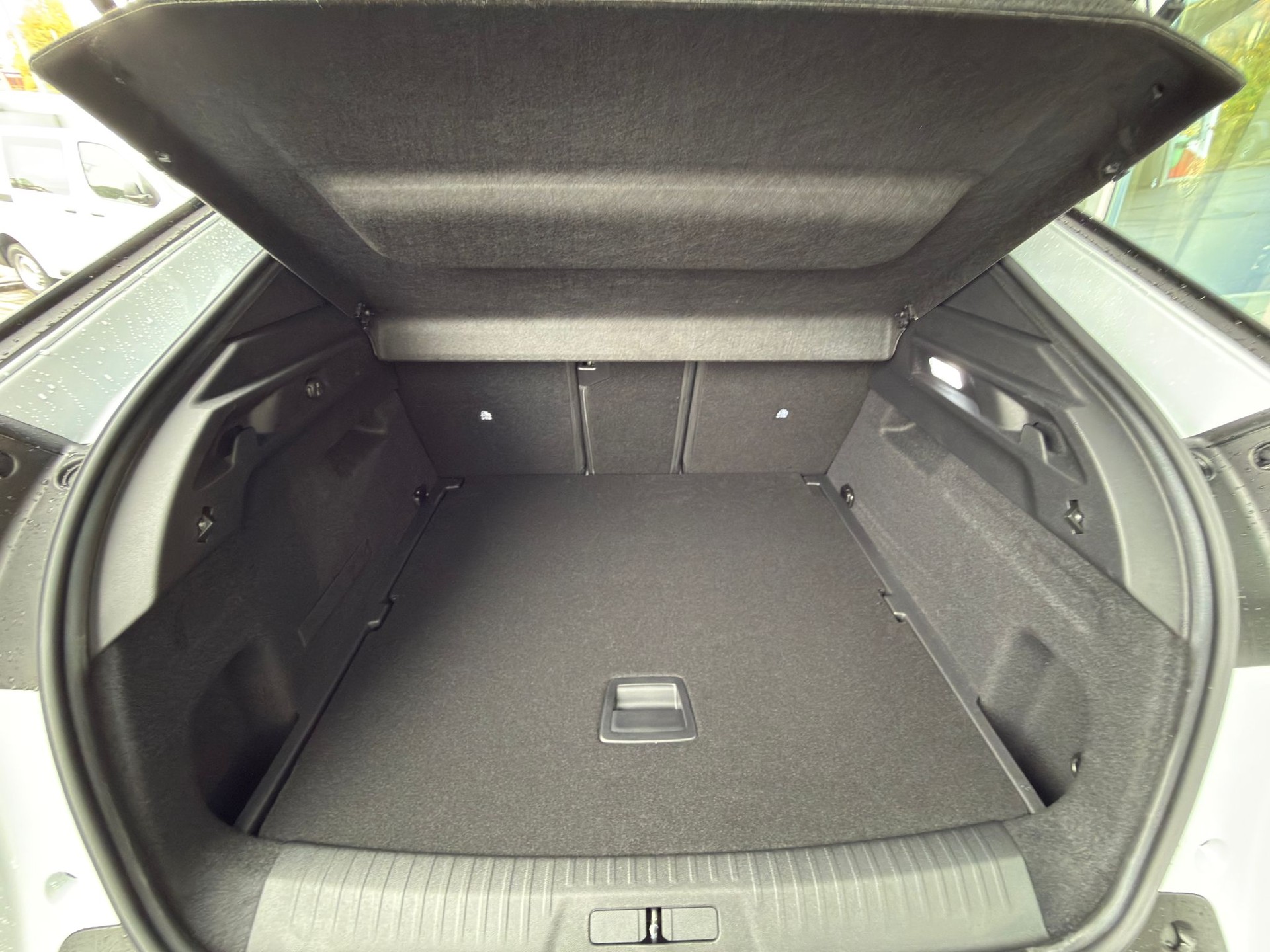 PEUGEOT 3008 145 e-DSC6 Hybrid Allure Premium-image-12