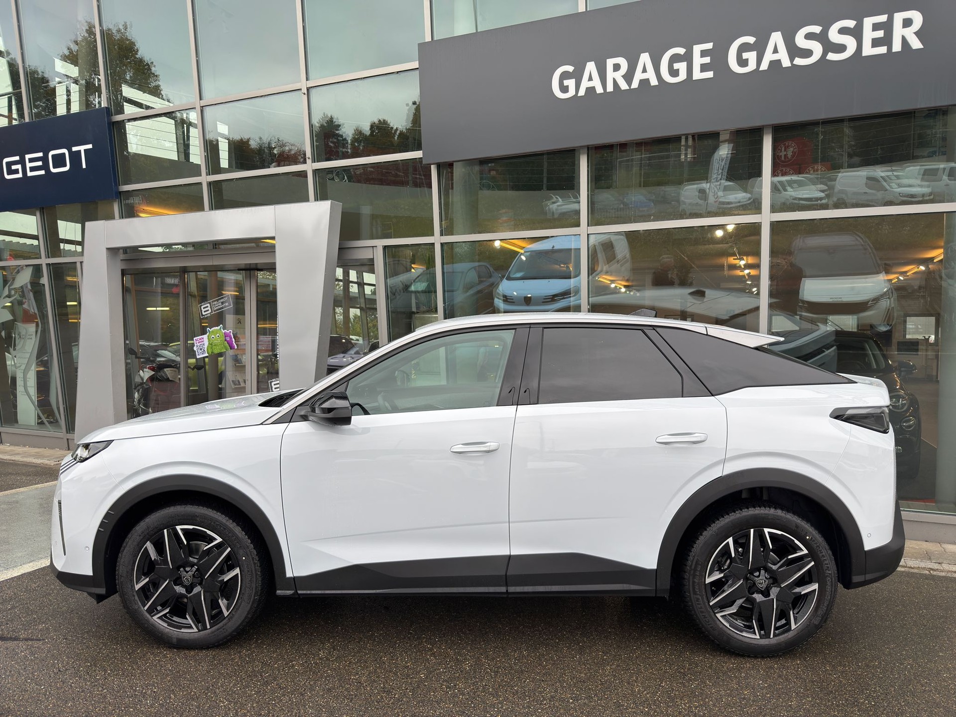 PEUGEOT 3008 145 e-DSC6 Hybrid Allure Premium-image-2