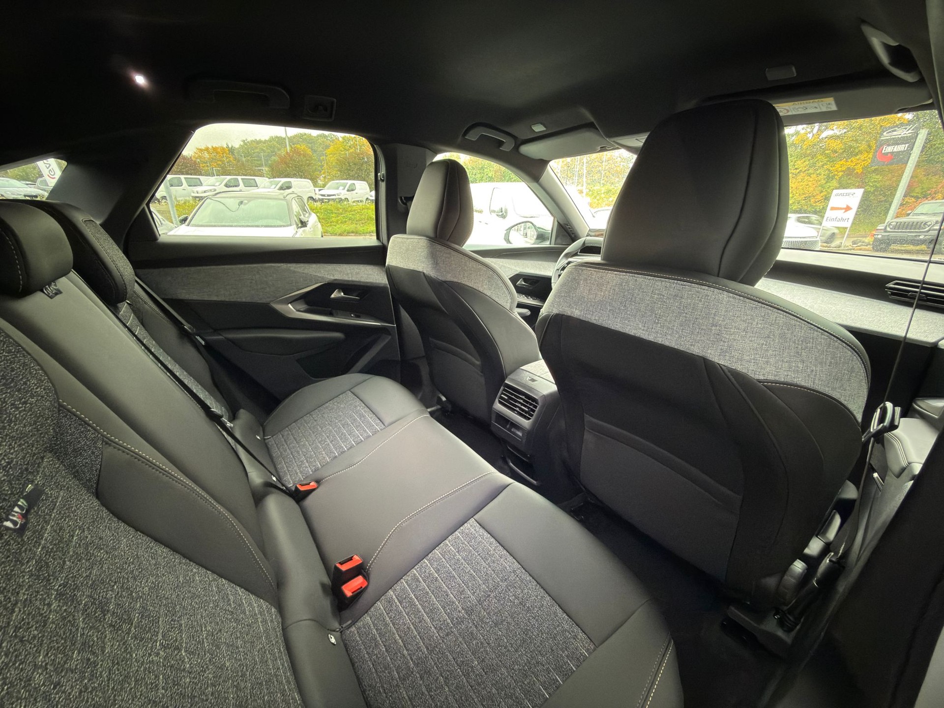 PEUGEOT 3008 145 e-DSC6 Hybrid Allure Premium-image-9