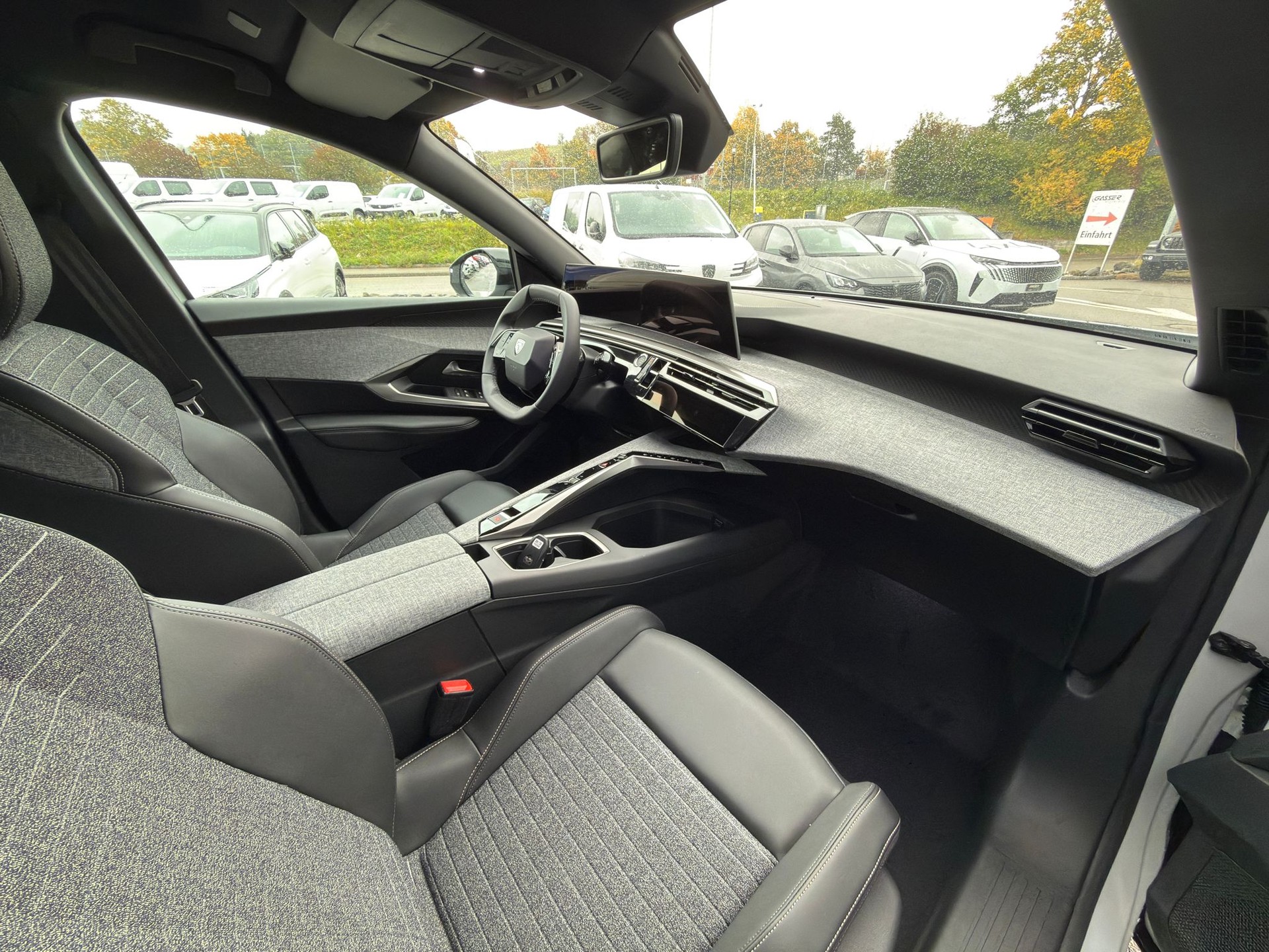 PEUGEOT 3008 145 e-DSC6 Hybrid Allure Premium-image-8
