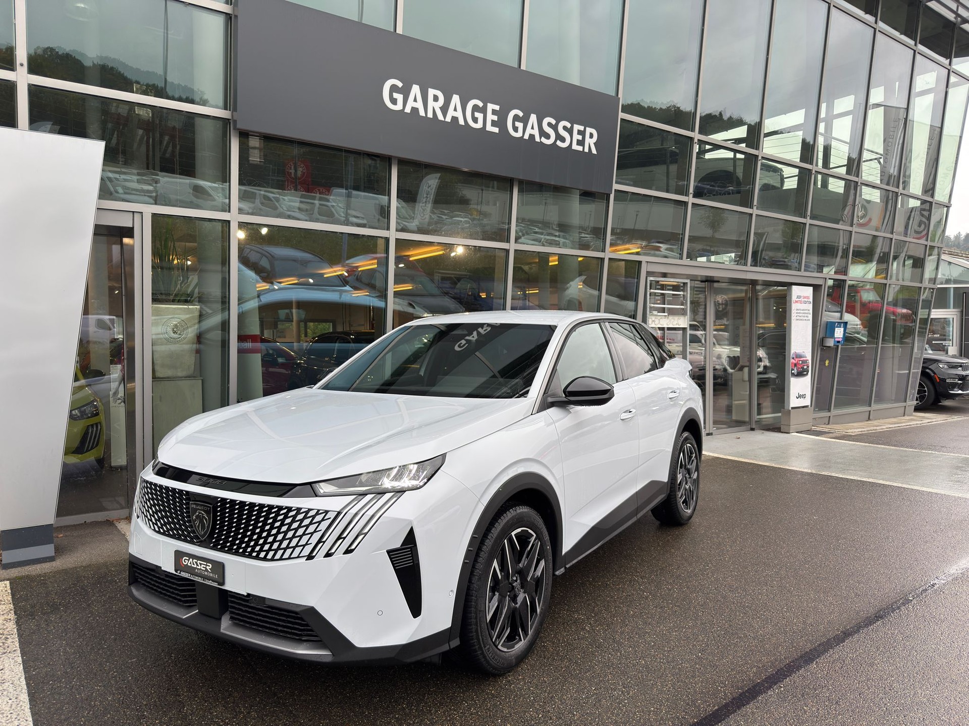 PEUGEOT 3008 145 e-DSC6 Hybrid Allure Premium-image-0