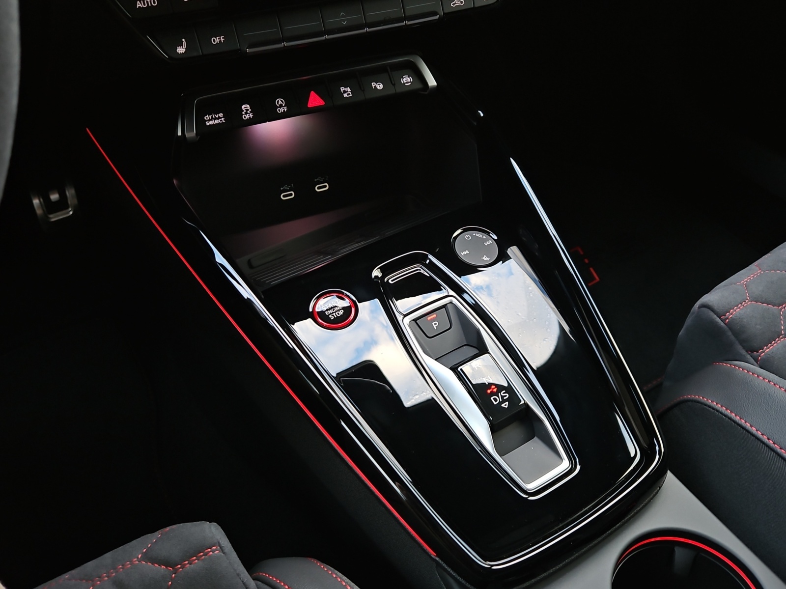 AUDI RS3 Sportback 2.5 TSI quattro S-tronic-image-13