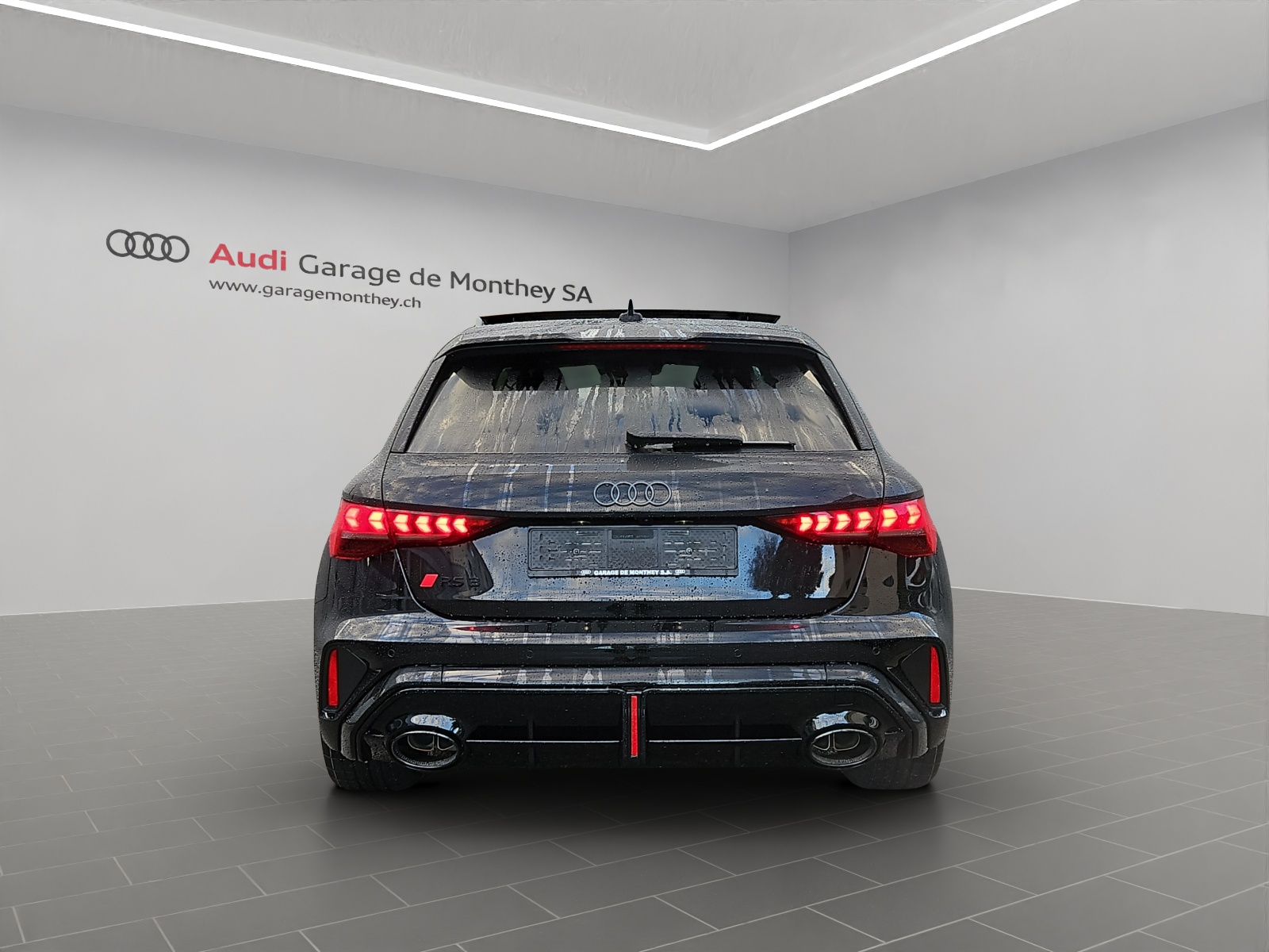 AUDI RS3 Sportback 2.5 TSI quattro S-tronic-image-4