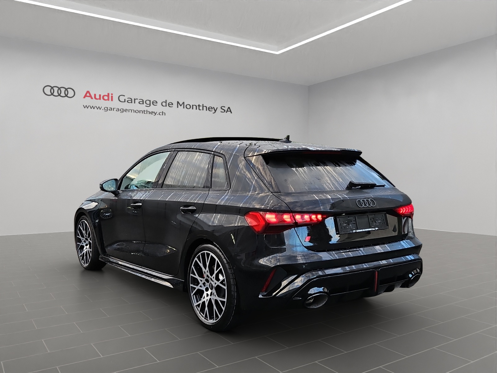 AUDI RS3 Sportback 2.5 TSI quattro S-tronic-image-5