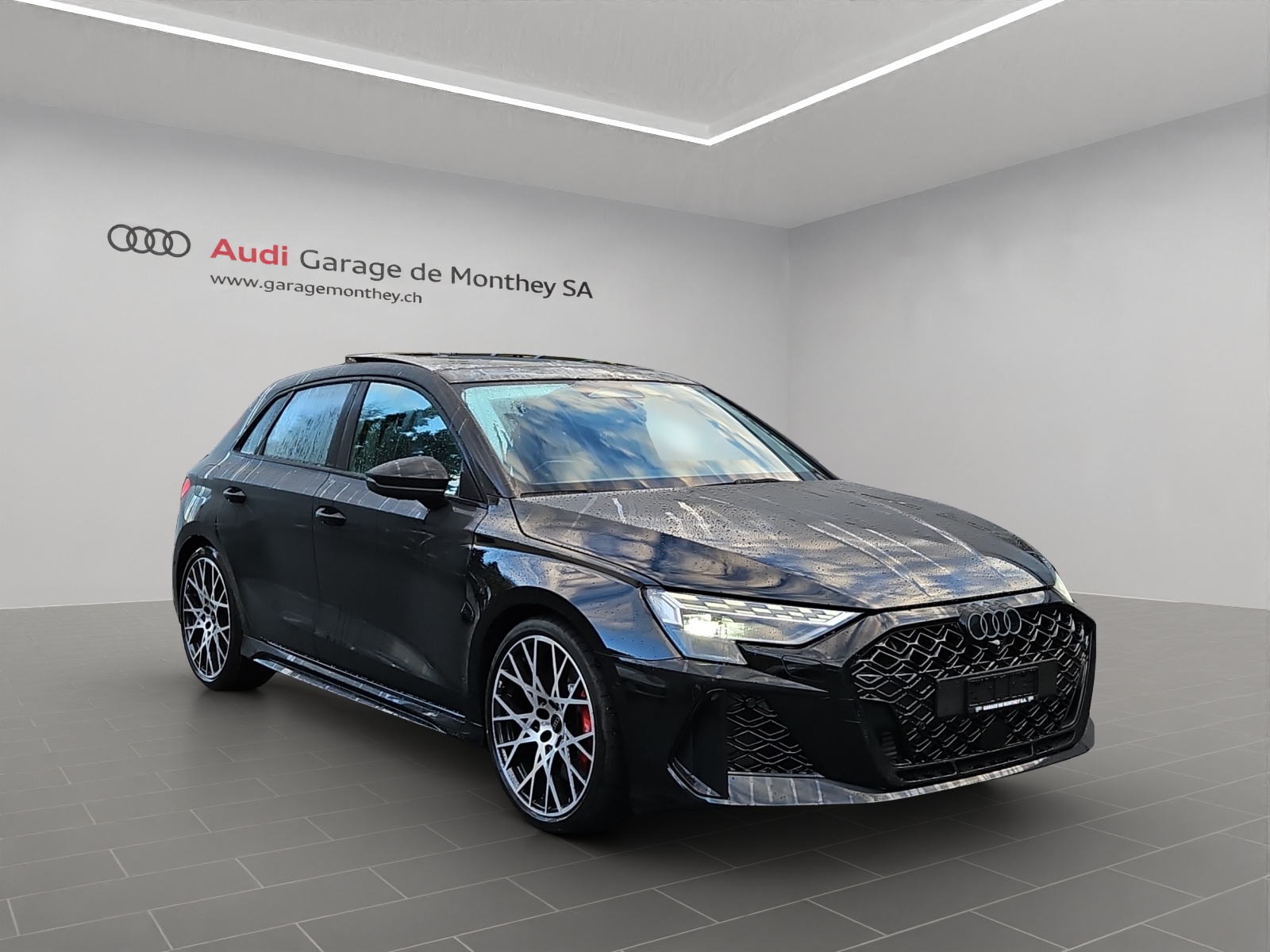 AUDI RS3 Sportback 2.5 TSI quattro S-tronic-image-2
