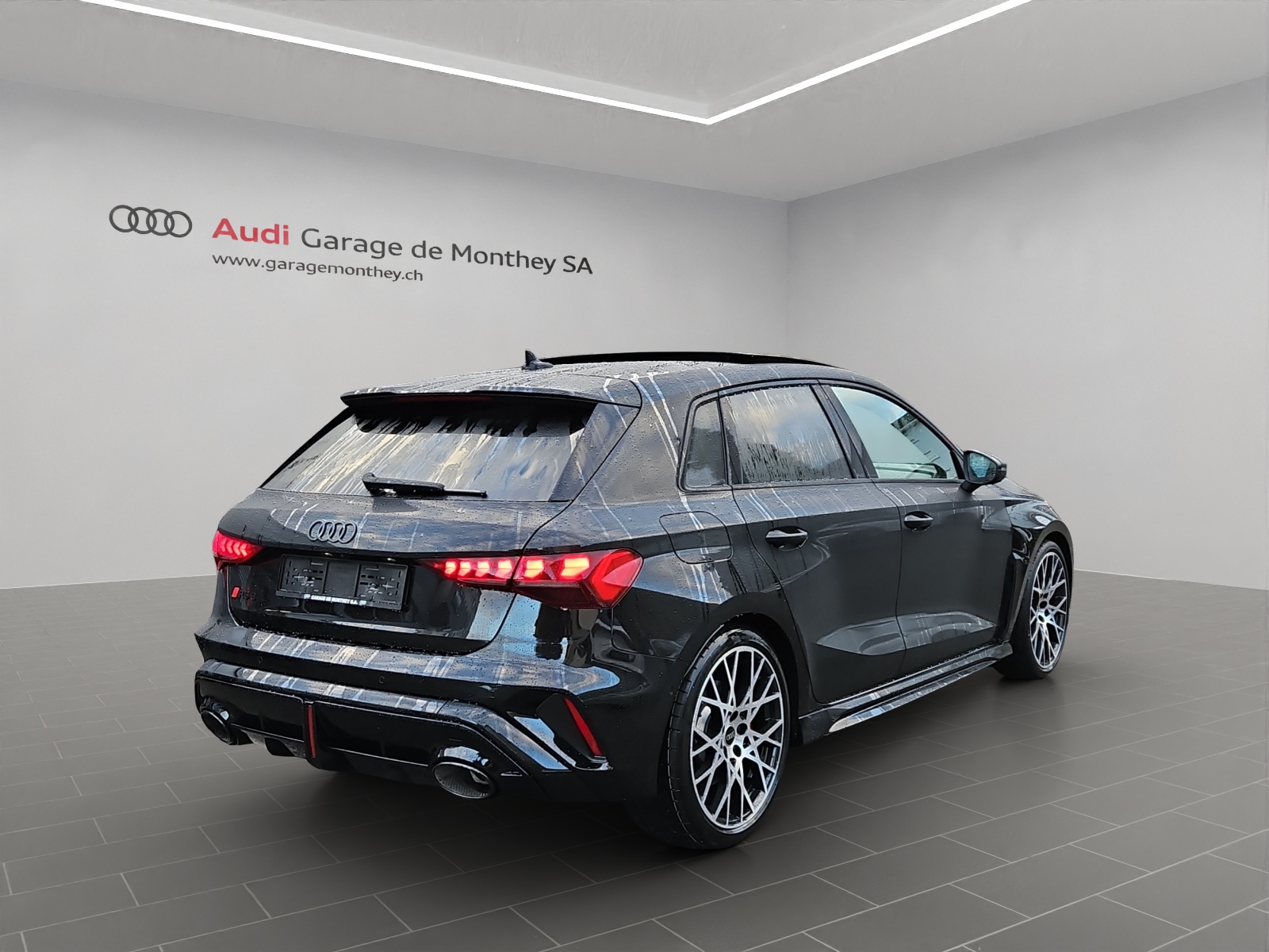 AUDI RS3 Sportback 2.5 TSI quattro S-tronic-image-3