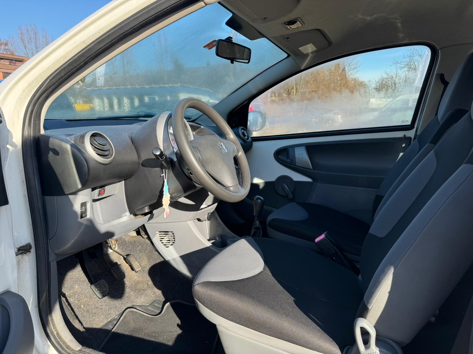 PEUGEOT 107 1.0 Urban-image-6