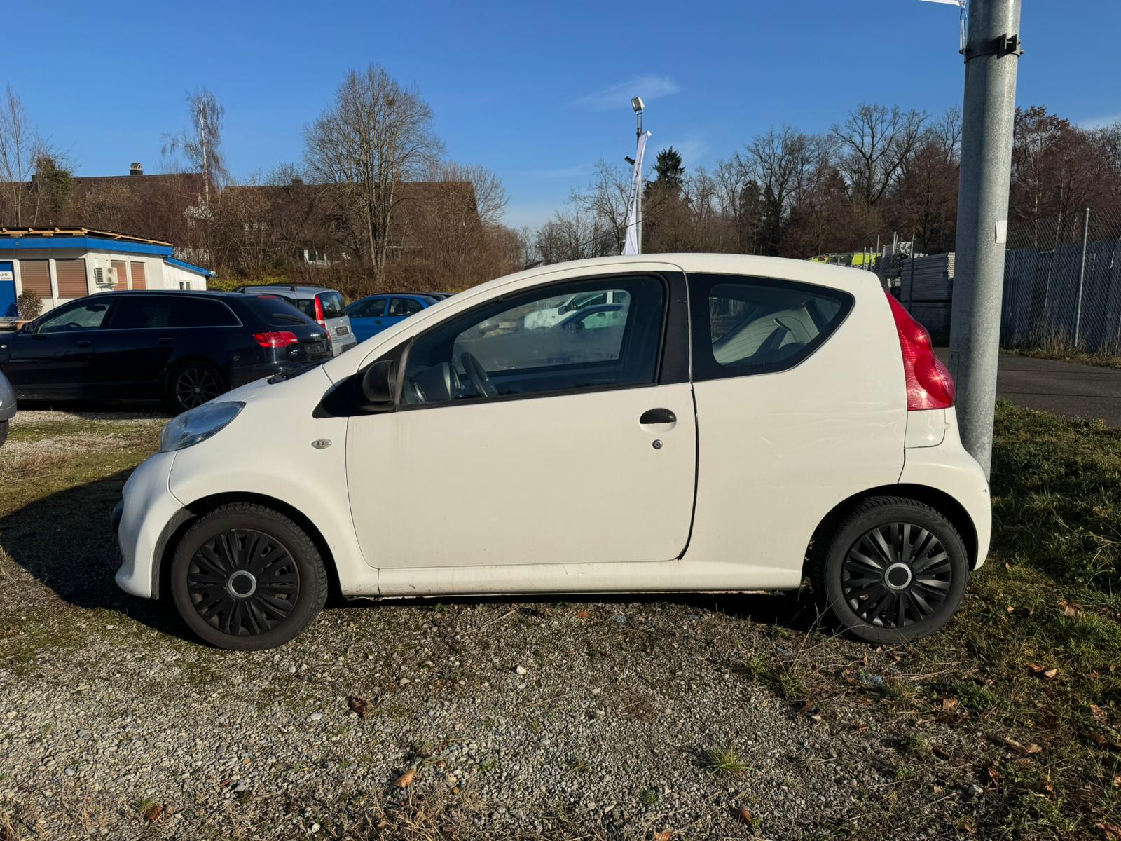 PEUGEOT 107 1.0 Urban-image-4