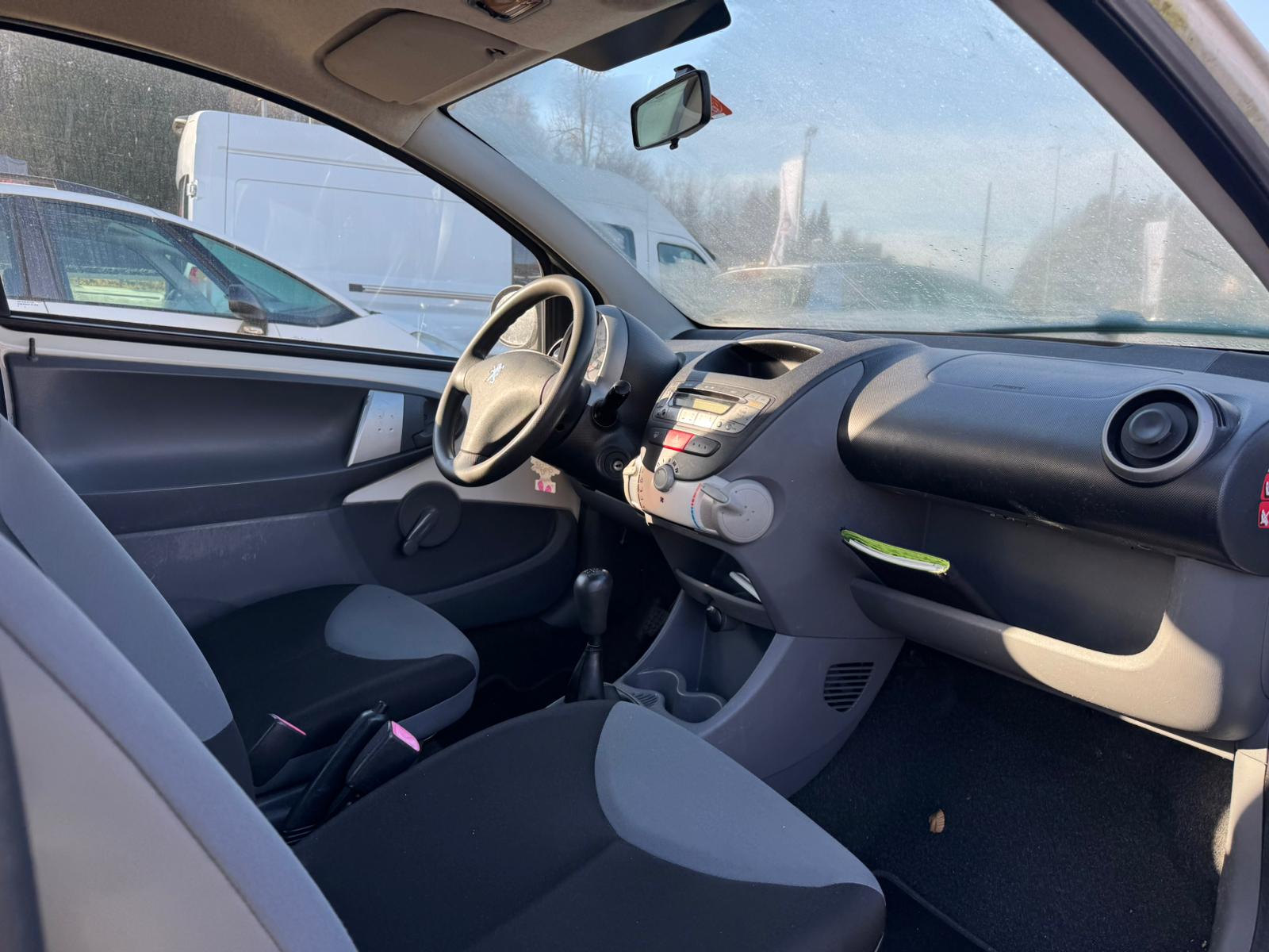 PEUGEOT 107 1.0 Urban-image-9