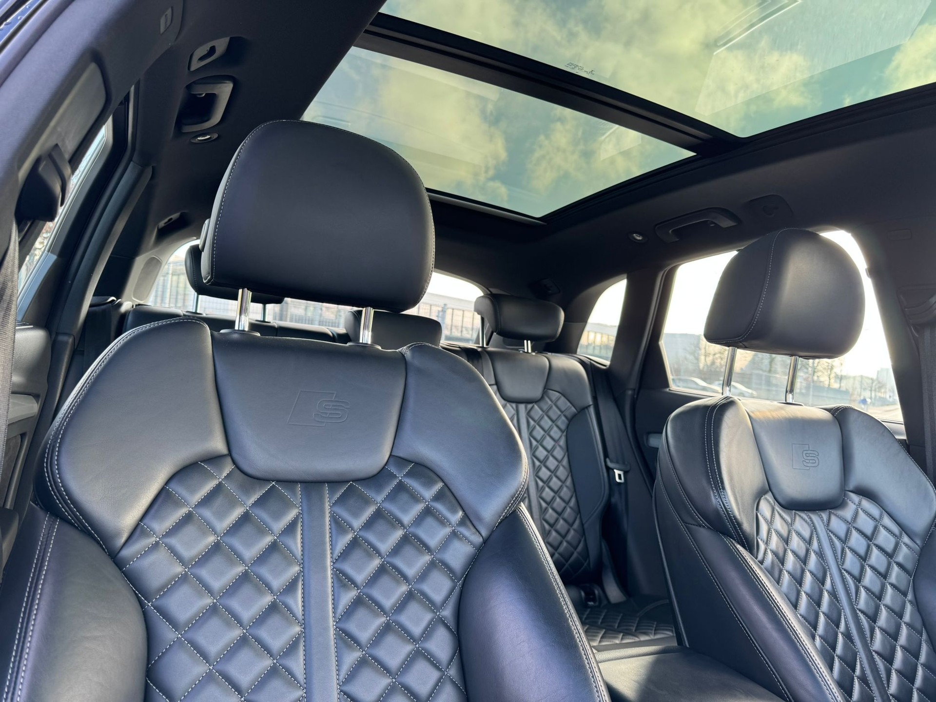 AUDI Q5 55 TFSI e sport quattro-image-9
