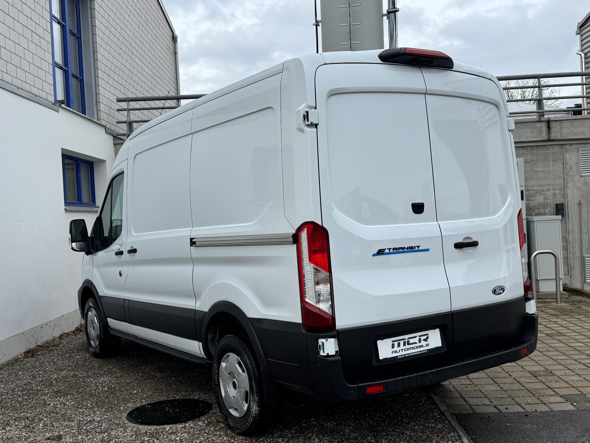 FORD E-Transit Van 390 L2H2 Trend RWD 68kWh 269PS🔝 3.9t / 1265kg Nutzlast-showroom-element-3