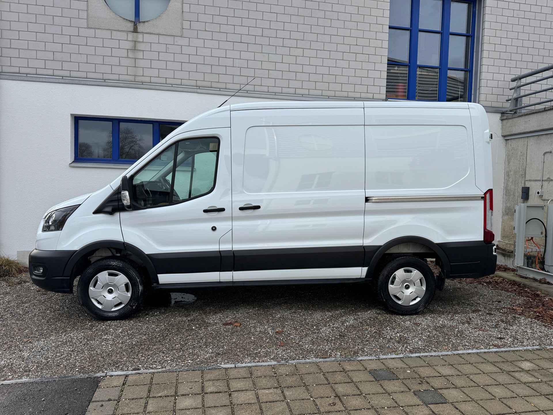 FORD E-Transit Van 390 L2H2 Trend RWD 68kWh 269PS🔝 3.9t / 1265kg Nutzlast-image-4