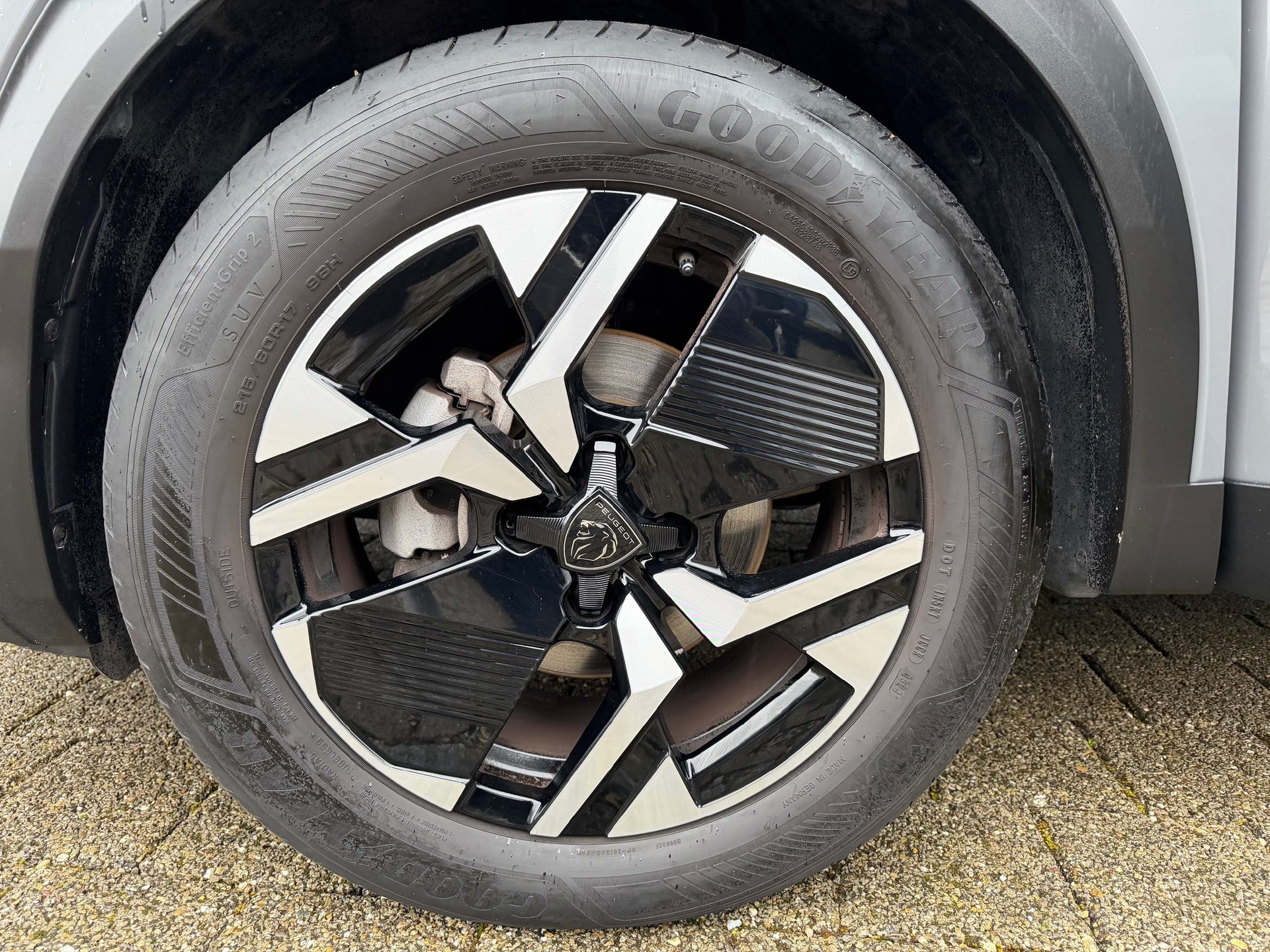 PEUGEOT 2008 1.2 PureTech Allure 5 Jahre Garantie-image-12