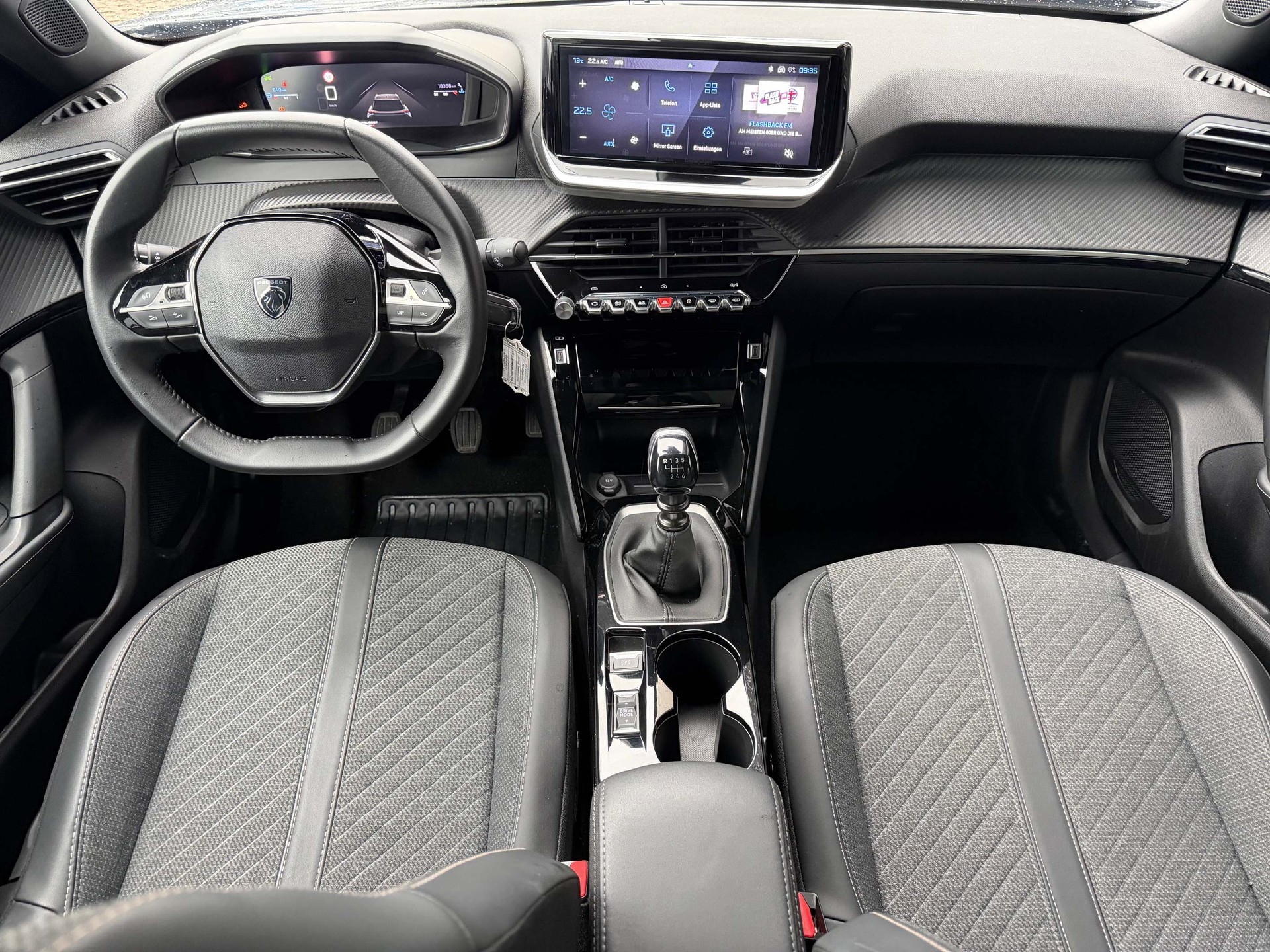 PEUGEOT 2008 1.2 PureTech Allure 5 Jahre Garantie-image-7