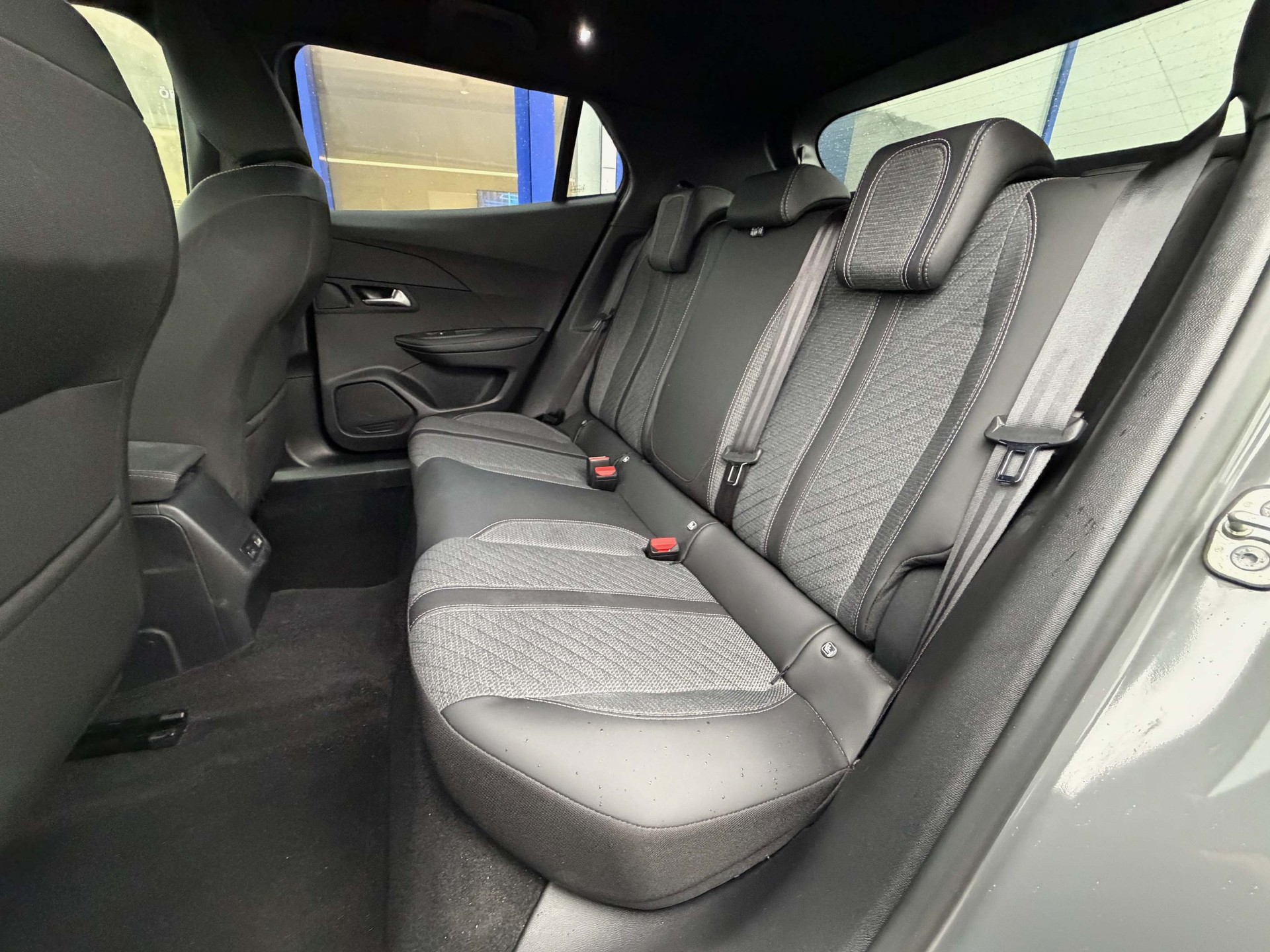PEUGEOT 2008 1.2 PureTech Allure 5 Jahre Garantie-image-6