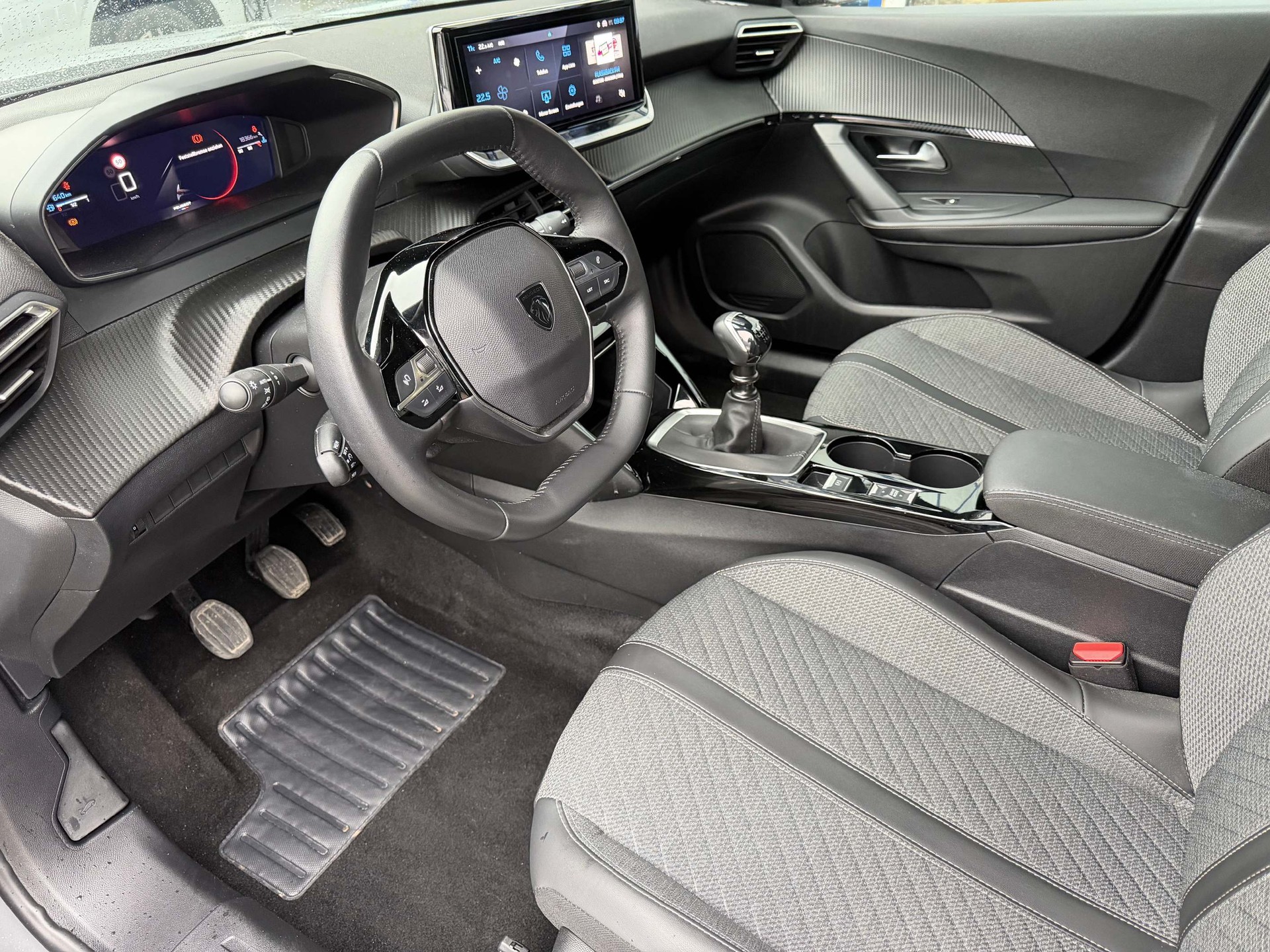 PEUGEOT 2008 1.2 PureTech Allure 5 Jahre Garantie-image-8