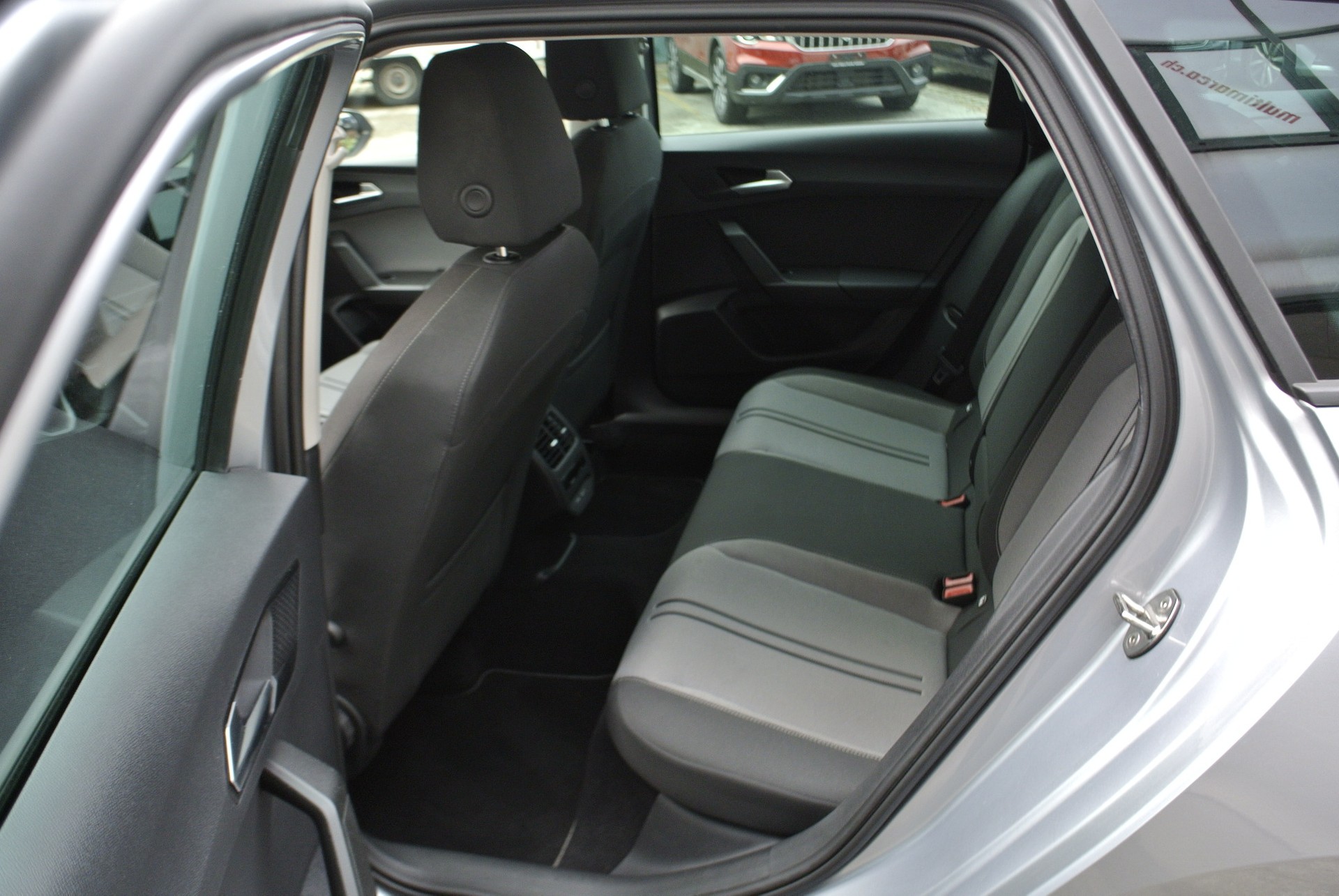 SEAT Leon ST 2.0 TDI EVO DSG Style-image-16