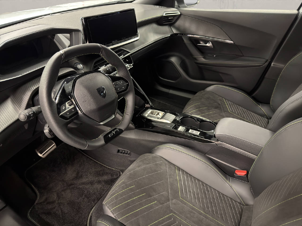 PEUGEOT 2008 1.2 Hybrid GT-image-3