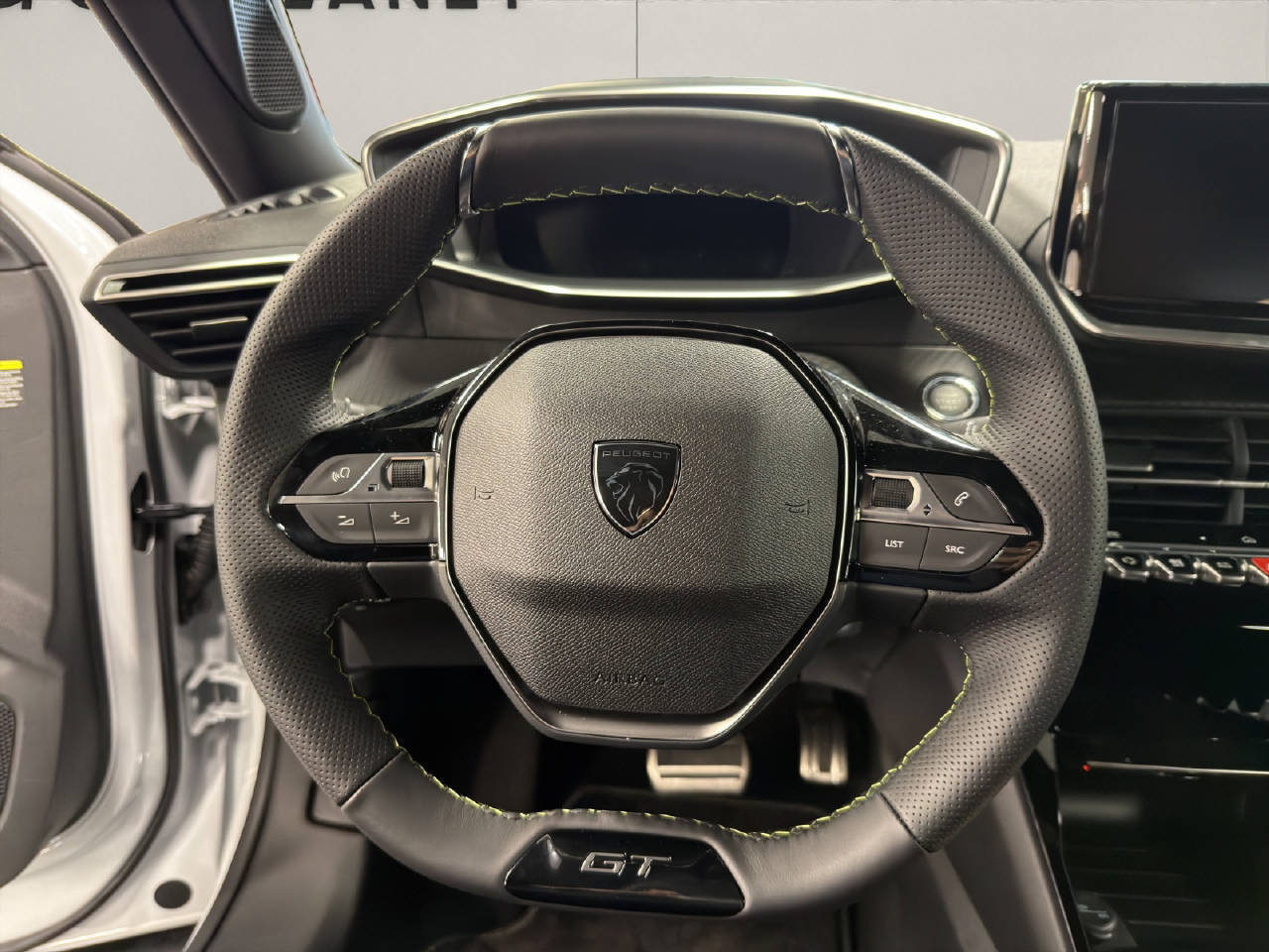 PEUGEOT 2008 1.2 Hybrid GT-image-5