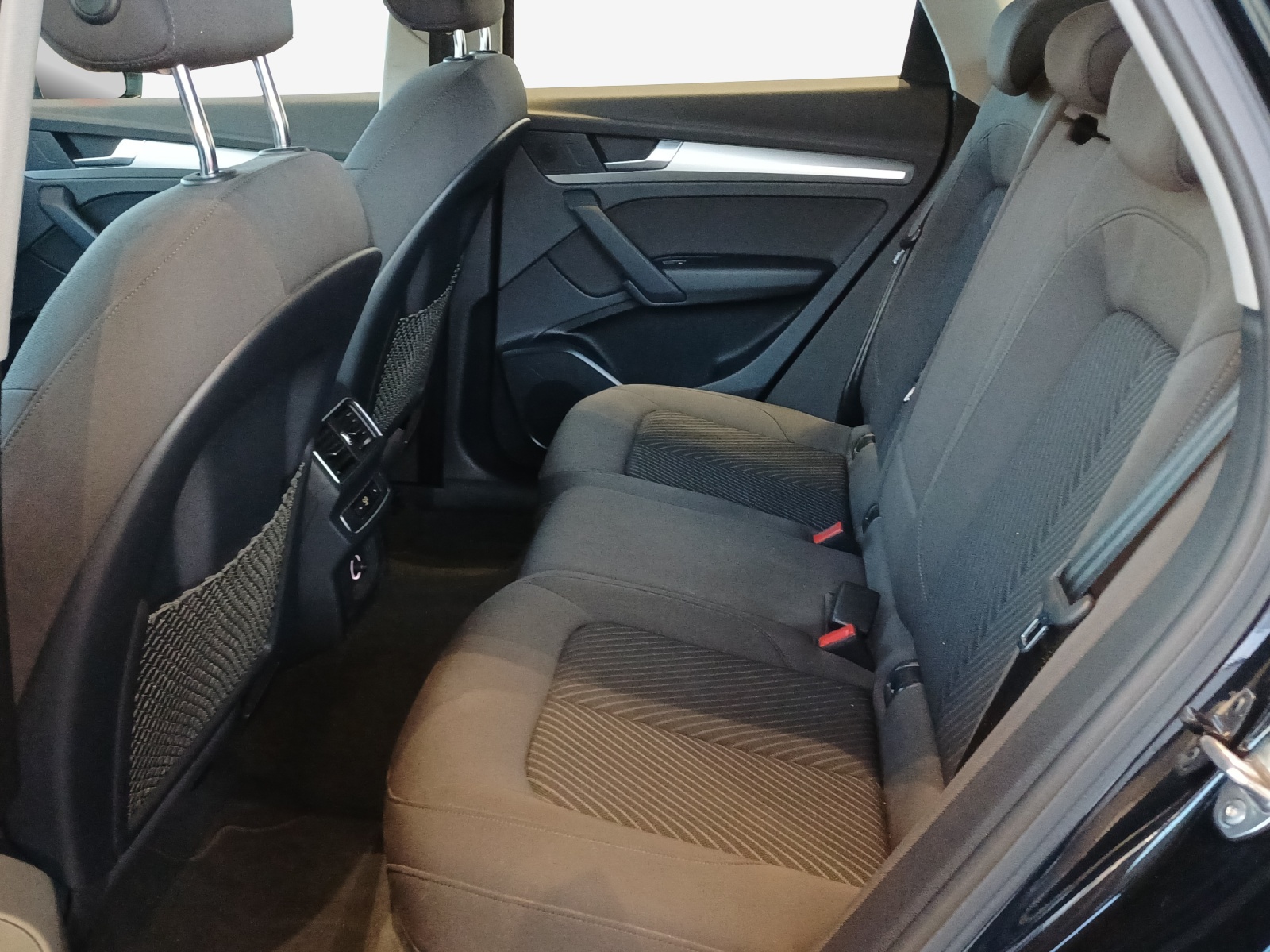 AUDI Q5 35 TDI quattro S-tronic-image-11