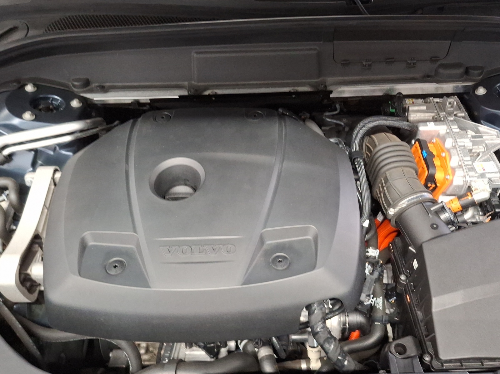 VOLVO XC60 T8 eAWD Inscription Geartronic-image-16