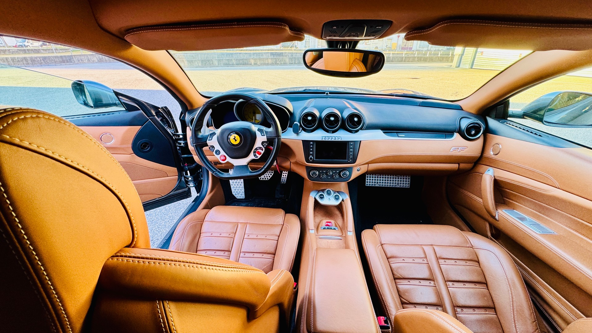 FERRARI FF-image-7