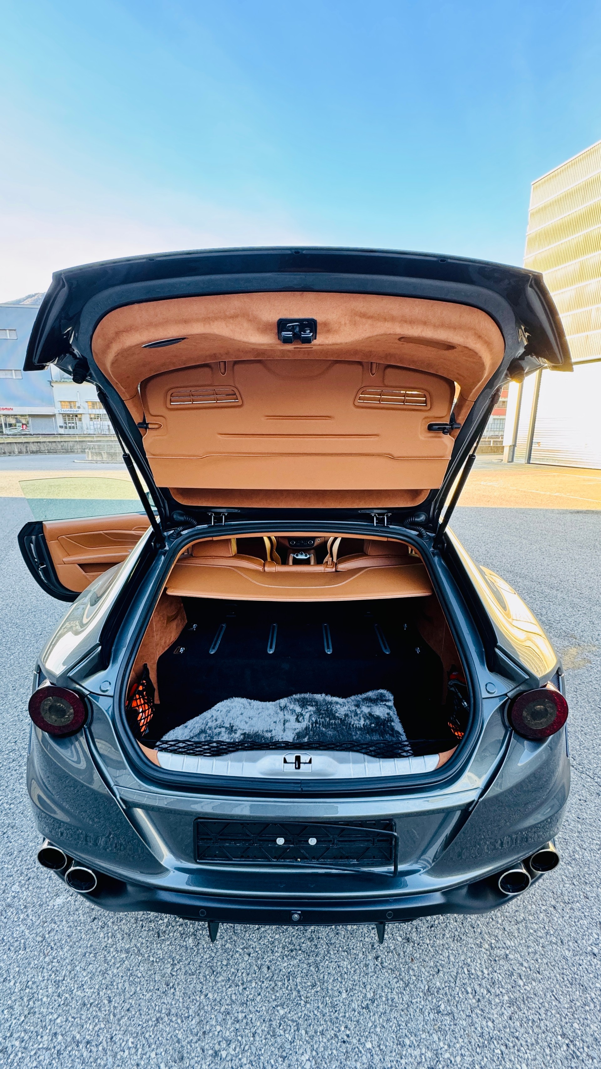 FERRARI FF-image-10