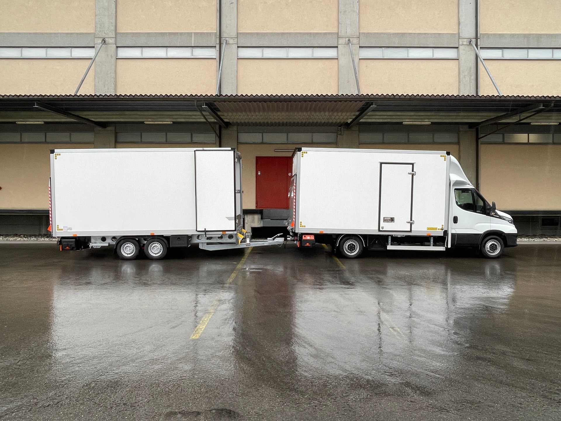 IVECO 35 S 18H A8 HIi-Matic 8-Gang Durchlader mit 2x Hebebühnen