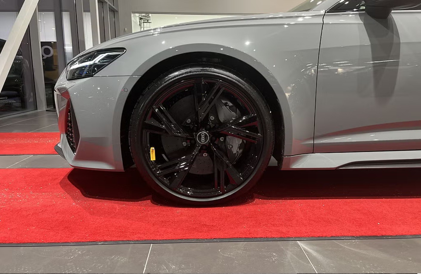 AUDI RS6 Avant 4.0 TFSI V8 Performance quattro-image-2