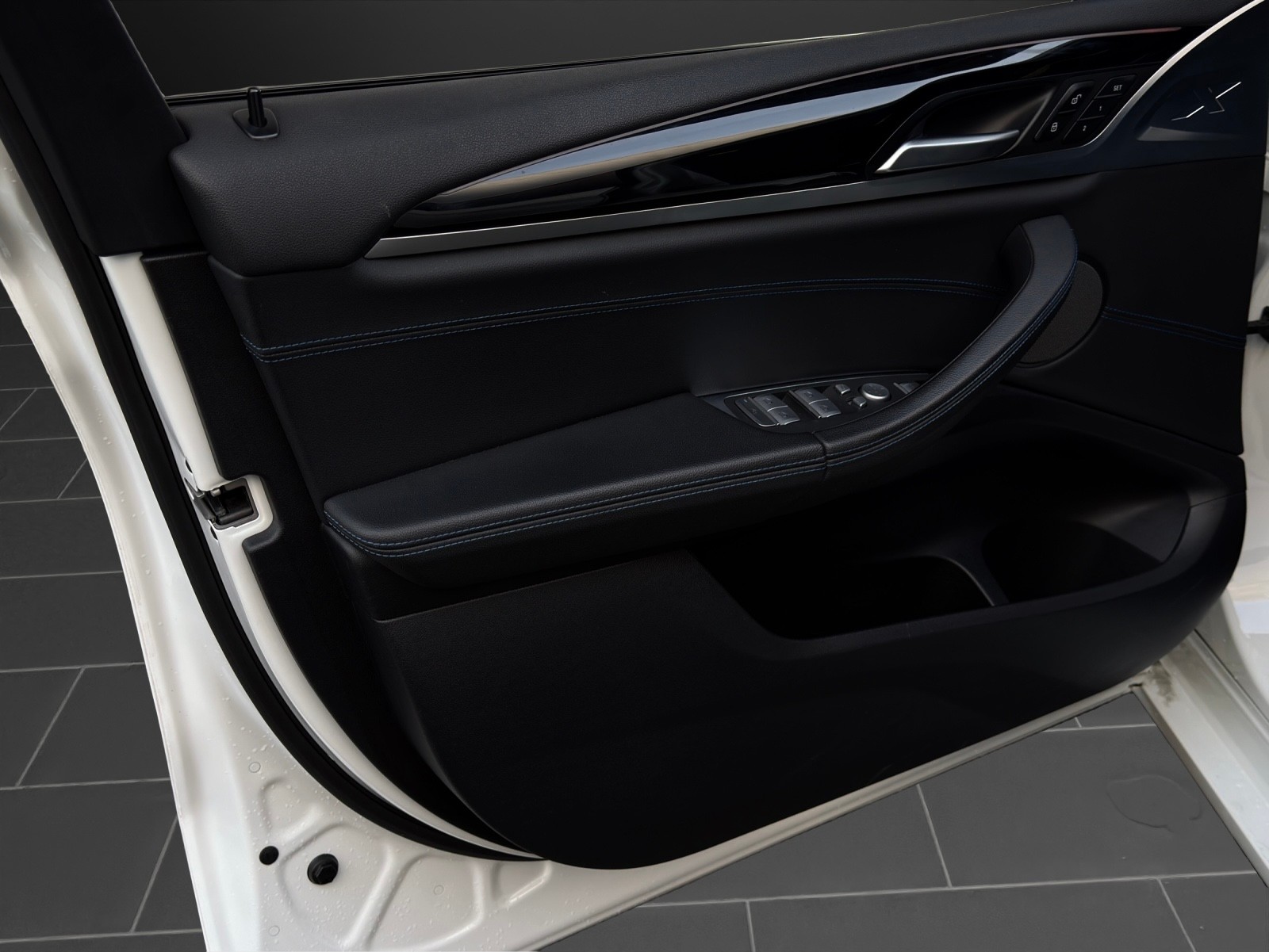 BMW X4 xDrive 20d M-Sport Steptronic-image-12