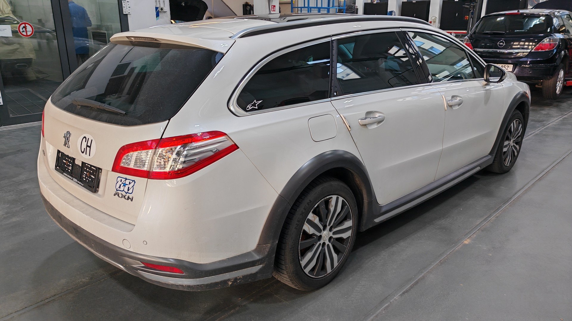 PEUGEOT 508 RXH 2.0 HDI Hybrid4 EGS6-image-3